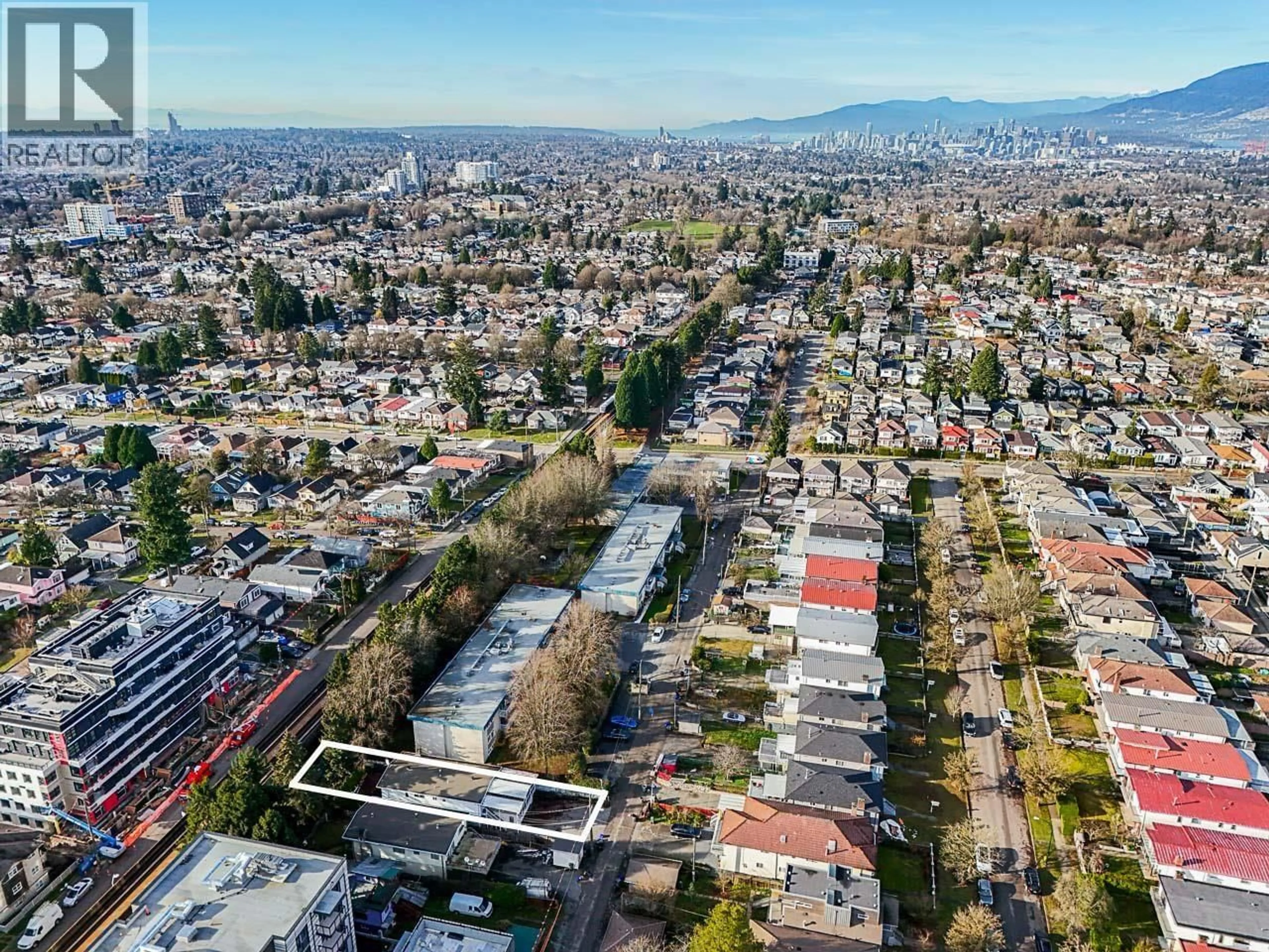 A pic from outside/outdoor area/front of a property/back of a property/a pic from drone, city buildings view from balcony for 3263 VANNESS AVENUE, Vancouver British Columbia V5R5A7