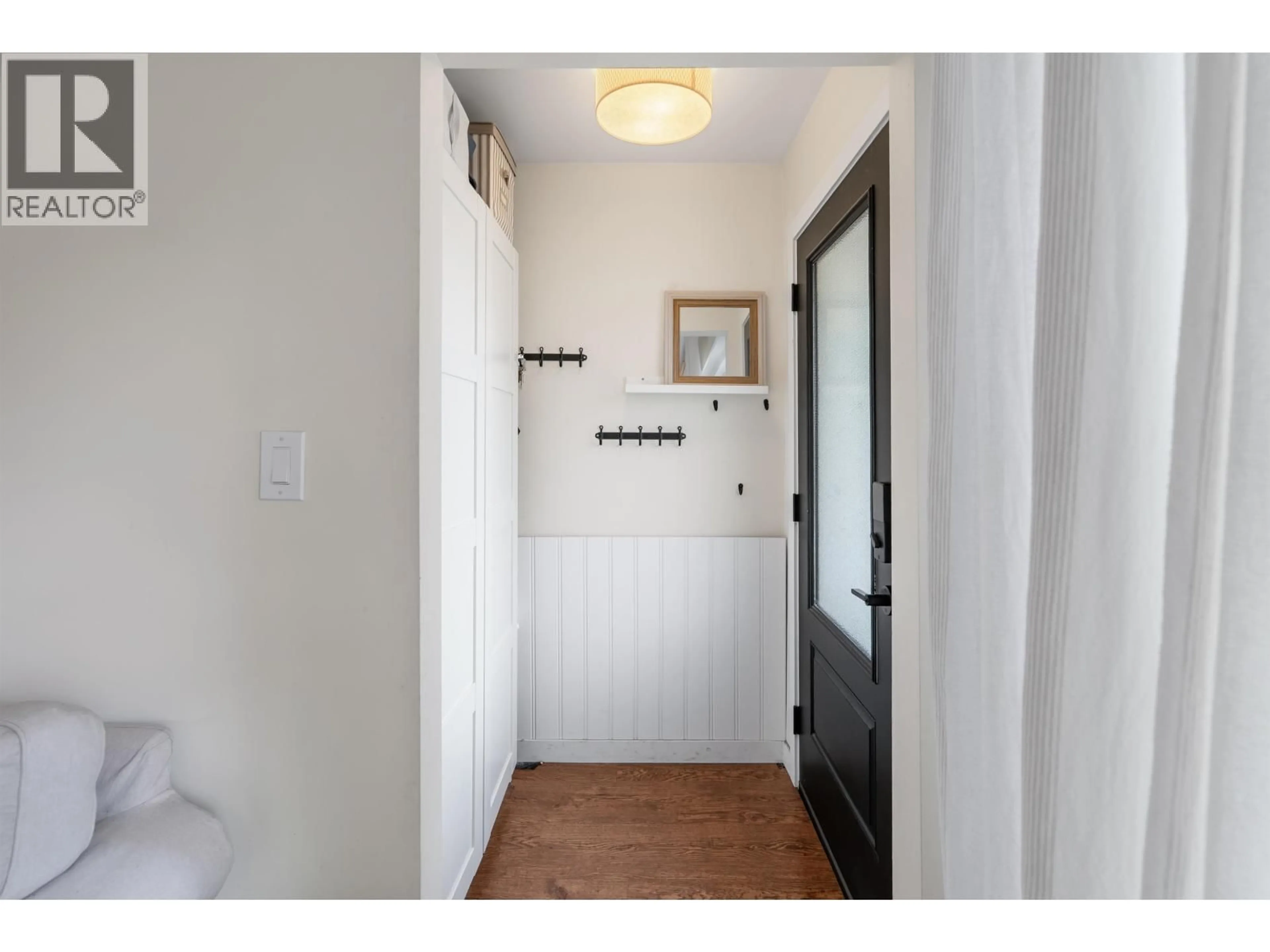 Indoor entryway for 17 66A STREET, Delta British Columbia V4L1M3