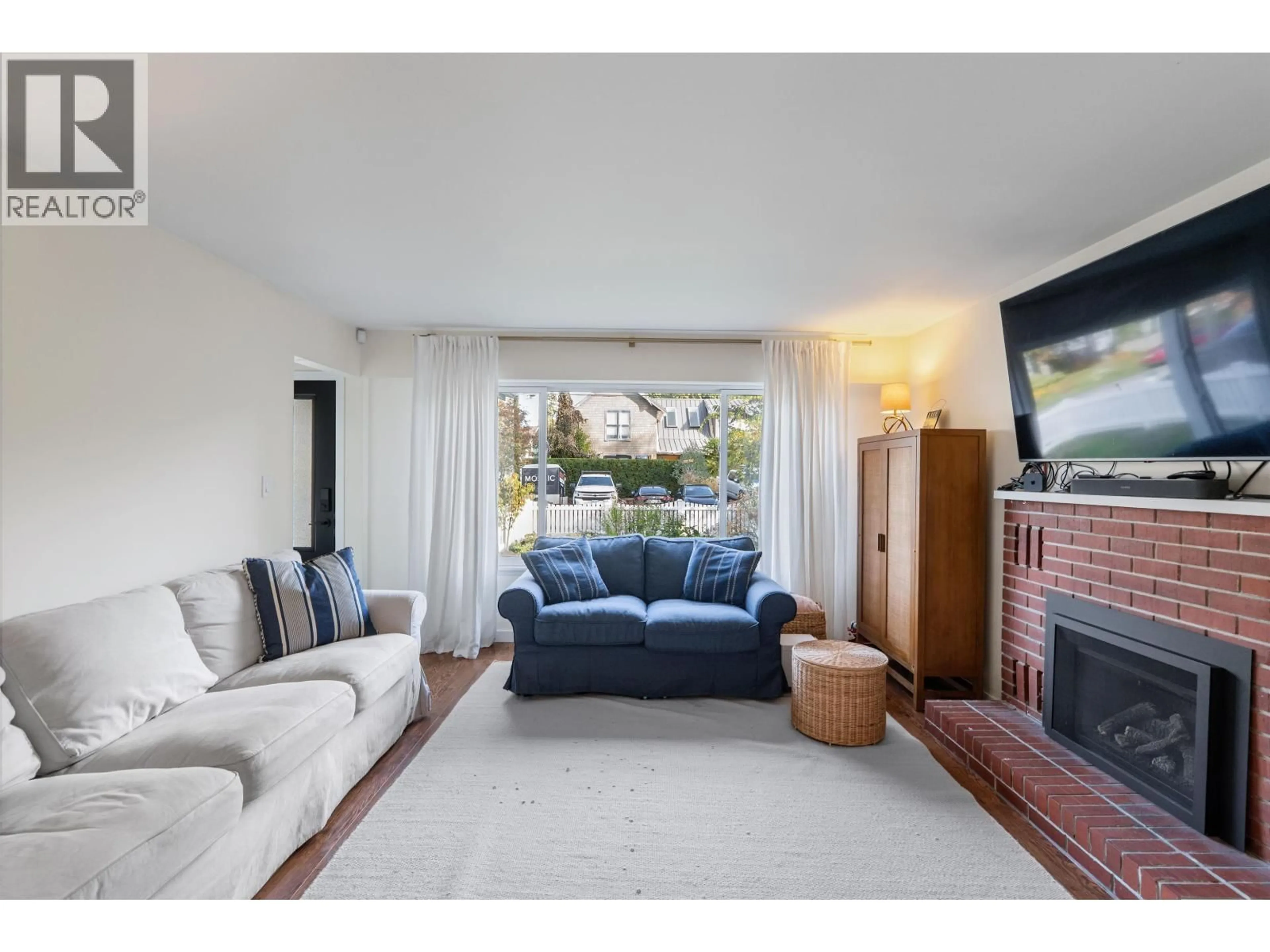 Living room with furniture, unknown for 17 66A STREET, Delta British Columbia V4L1M3