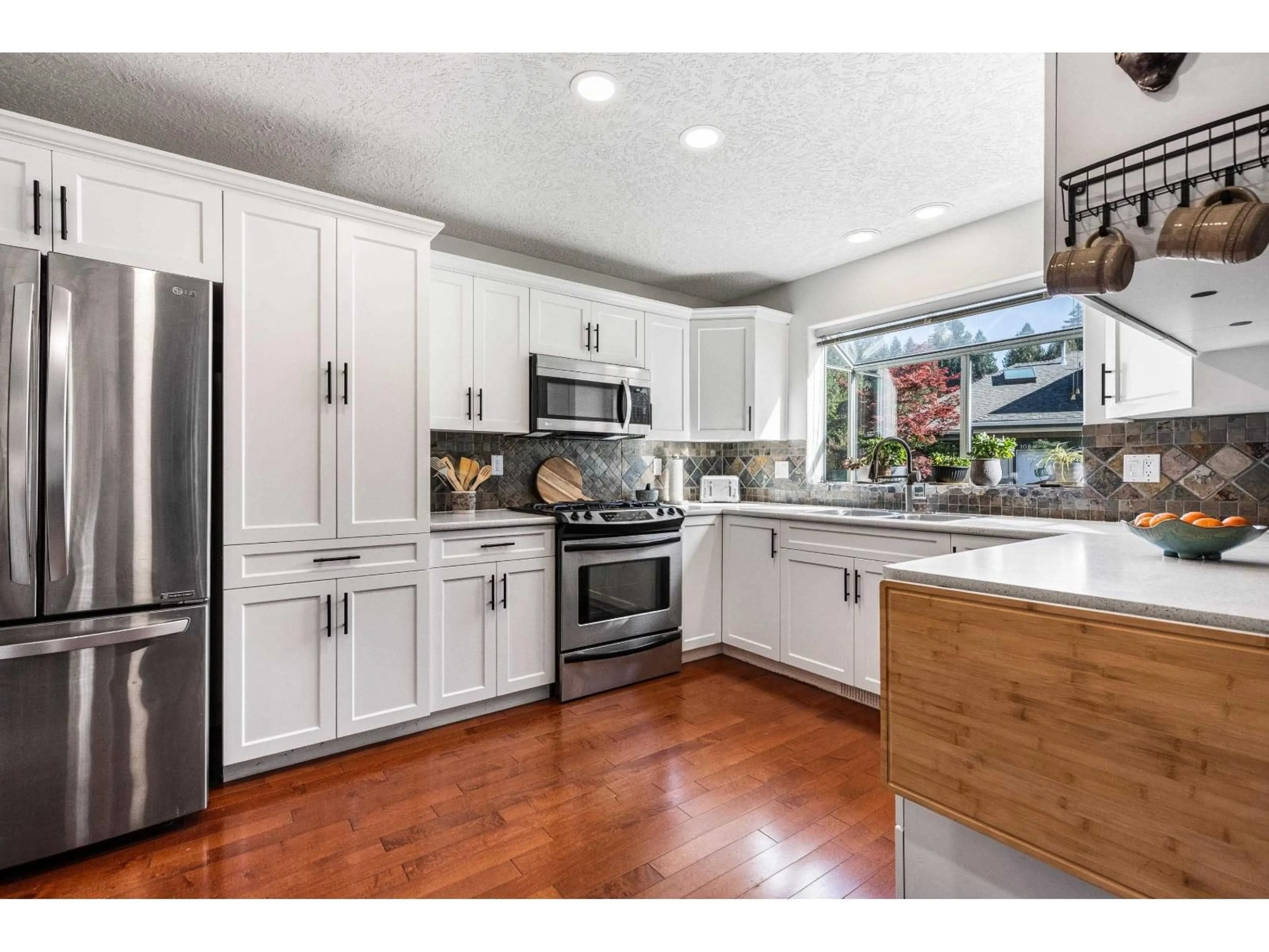 Open concept kitchen, unknown for 120 - 4001 OLD CLAYBURN ROAD, Abbotsford British Columbia V3G1C5