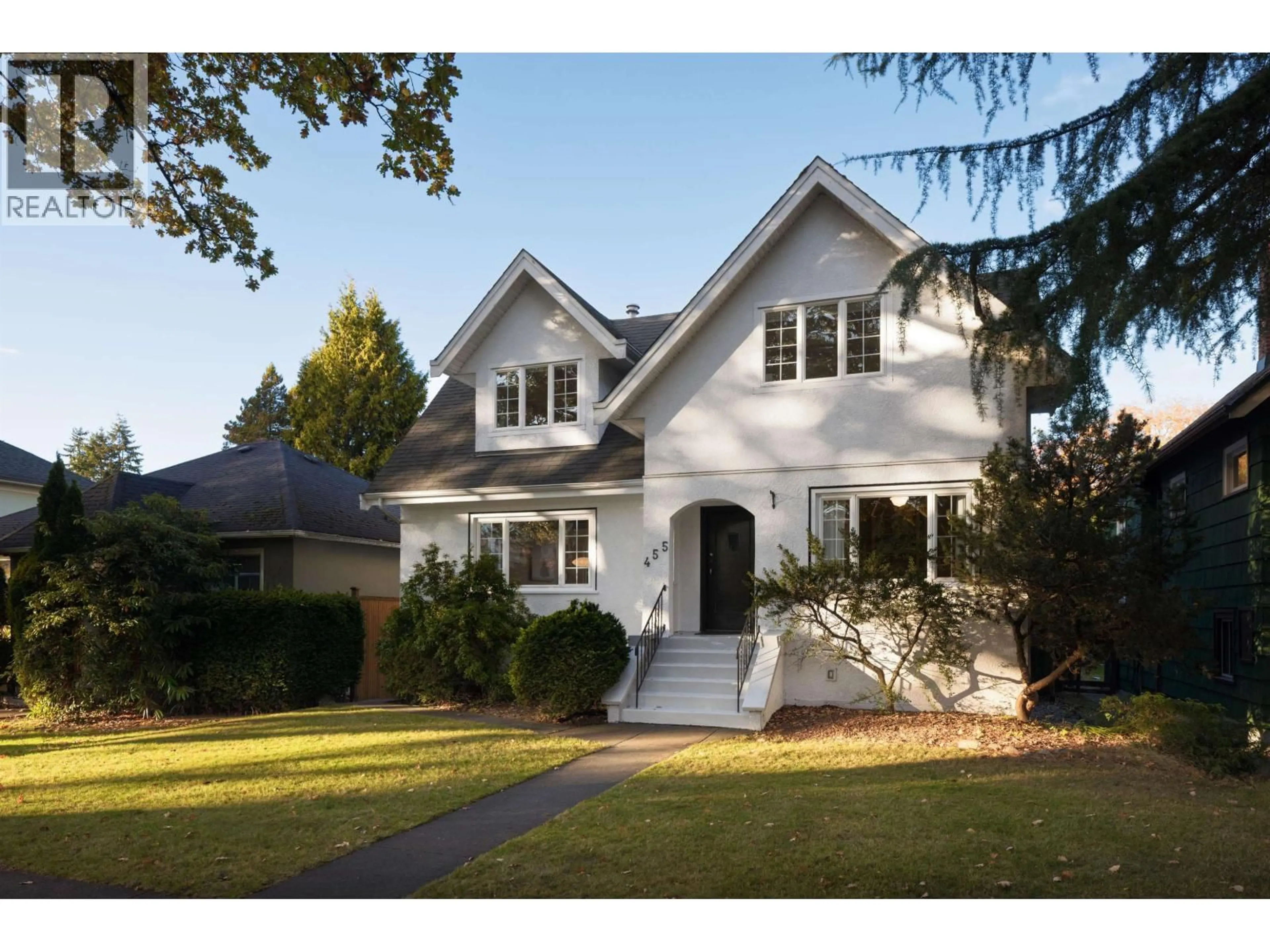 Home with vinyl exterior material, street for 455 22ND AVENUE, Vancouver British Columbia V5Y2G6