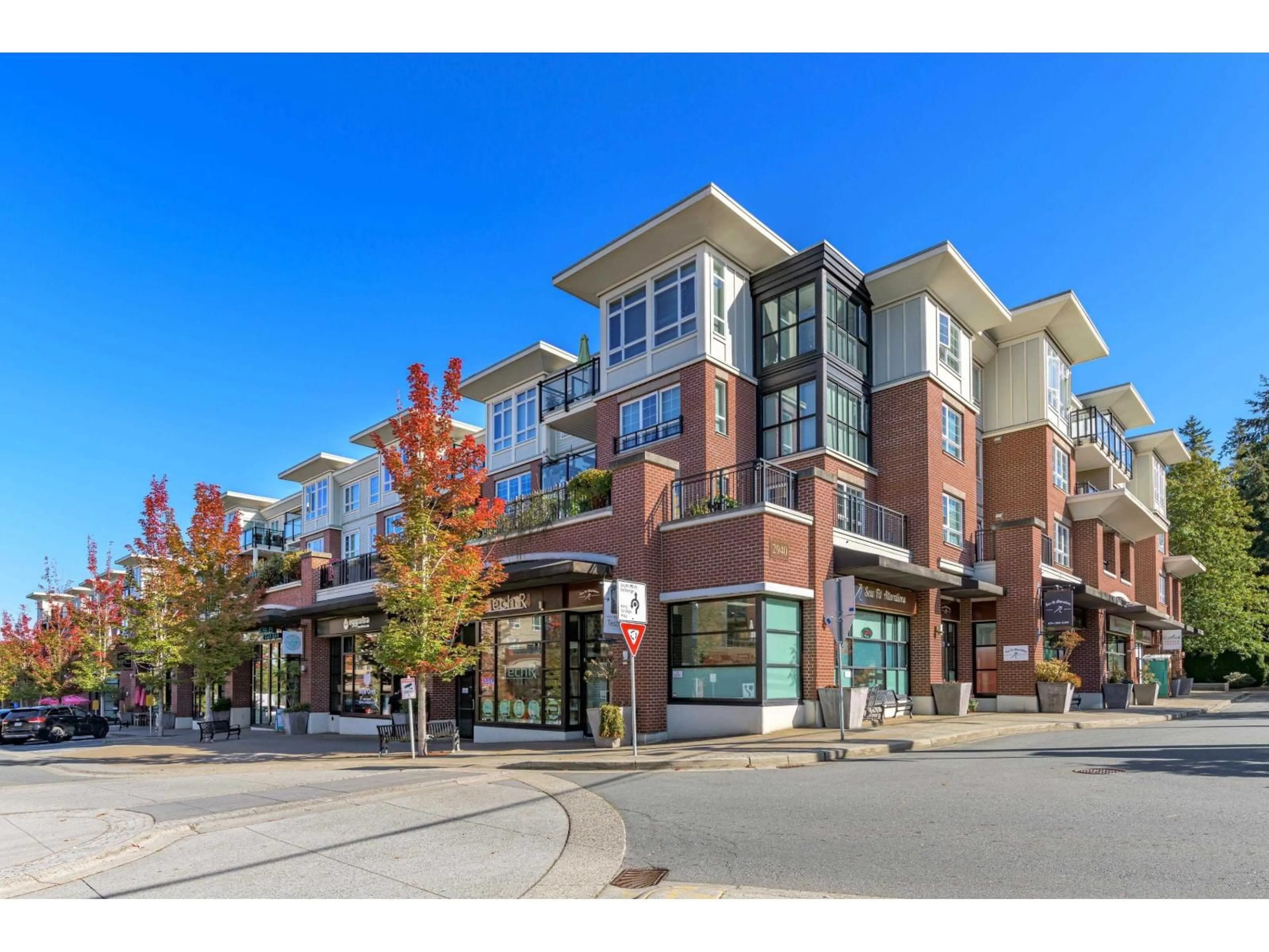 Unknown for 207 - 2940 KING GEORGE BOULEVARD, Surrey British Columbia V4P0E4