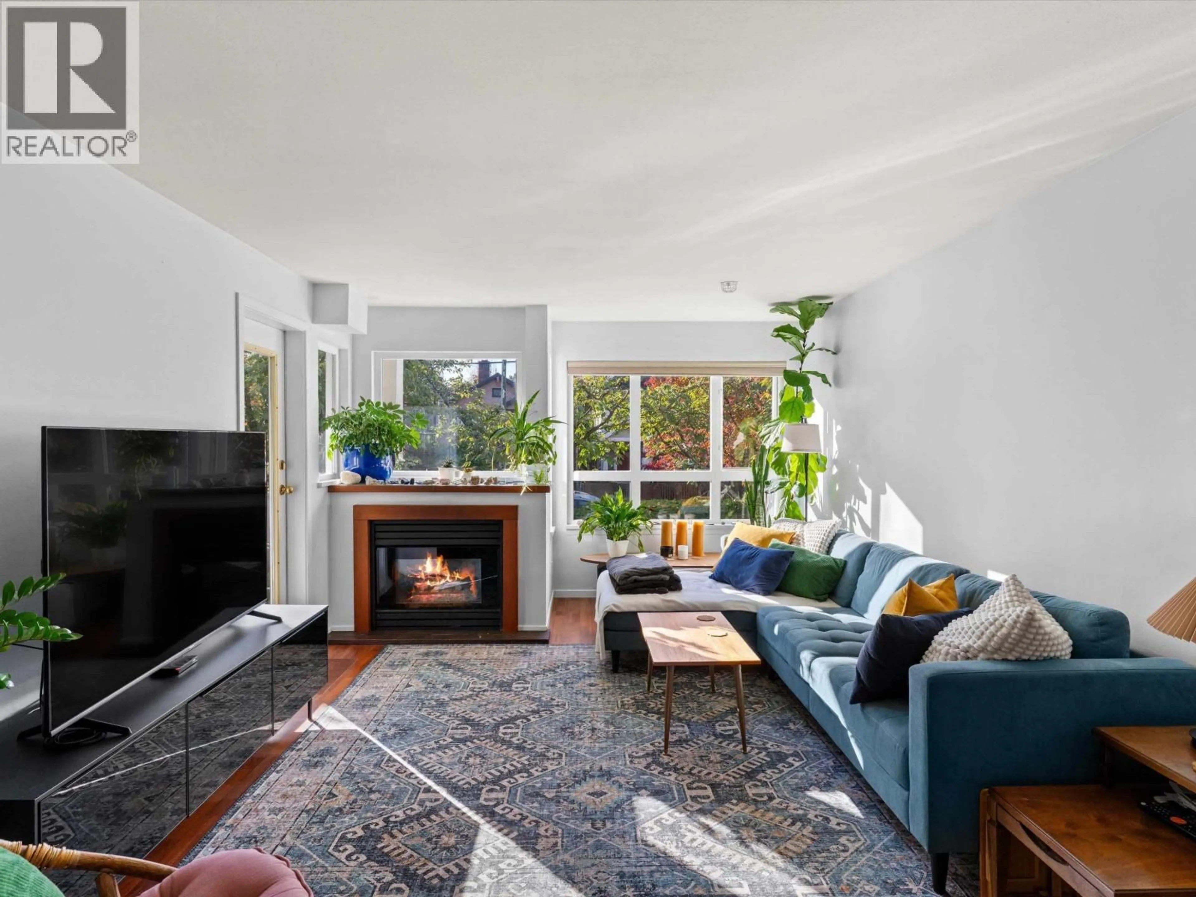 Living room with furniture, unknown for 204 - 1623 2ND AVENUE, Vancouver British Columbia V5N1E1