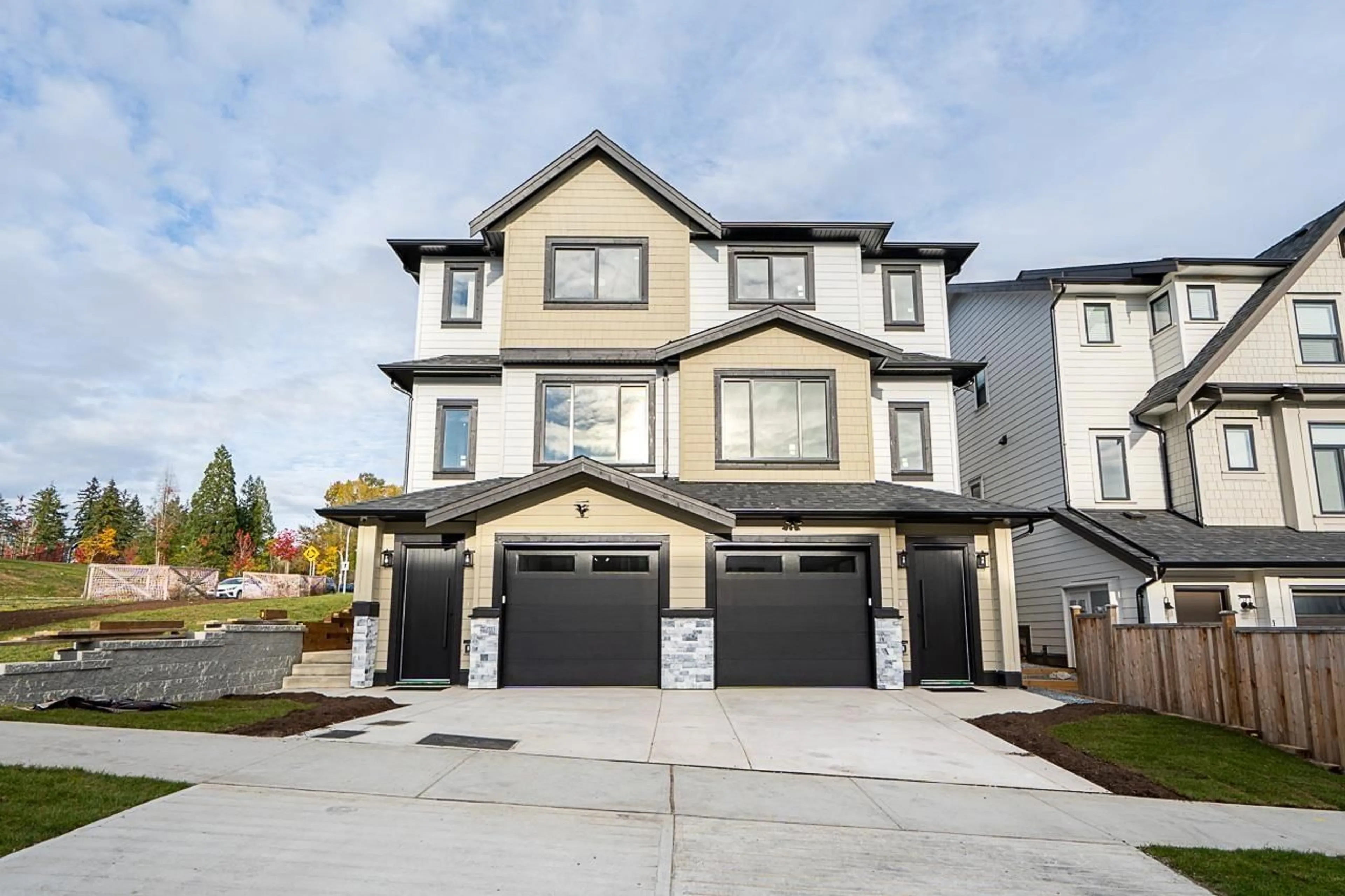 Home with vinyl exterior material, street for 101 - 1840 165A STREET, Surrey British Columbia V3Z9X5