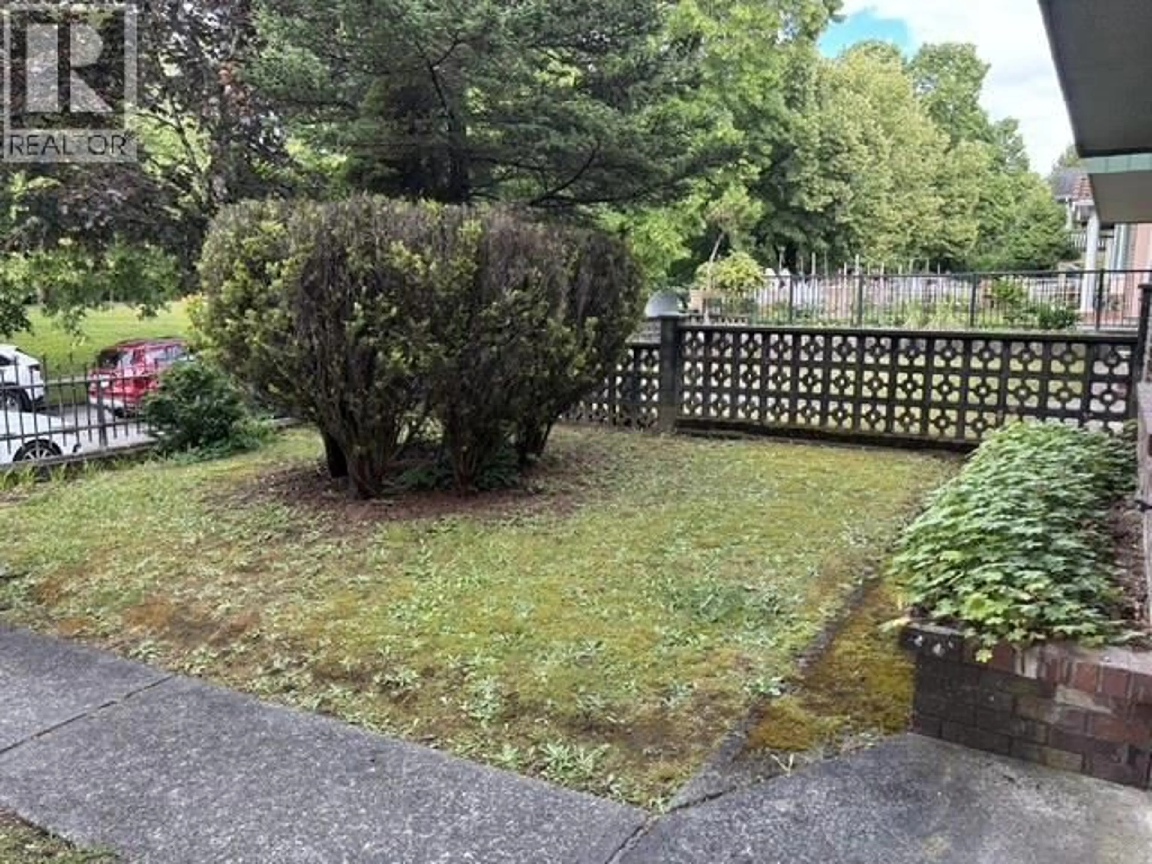 A pic from outside/outdoor area/front of a property/back of a property/a pic from drone, unknown for 1104 18TH AVENUE, Vancouver British Columbia V5V1H2