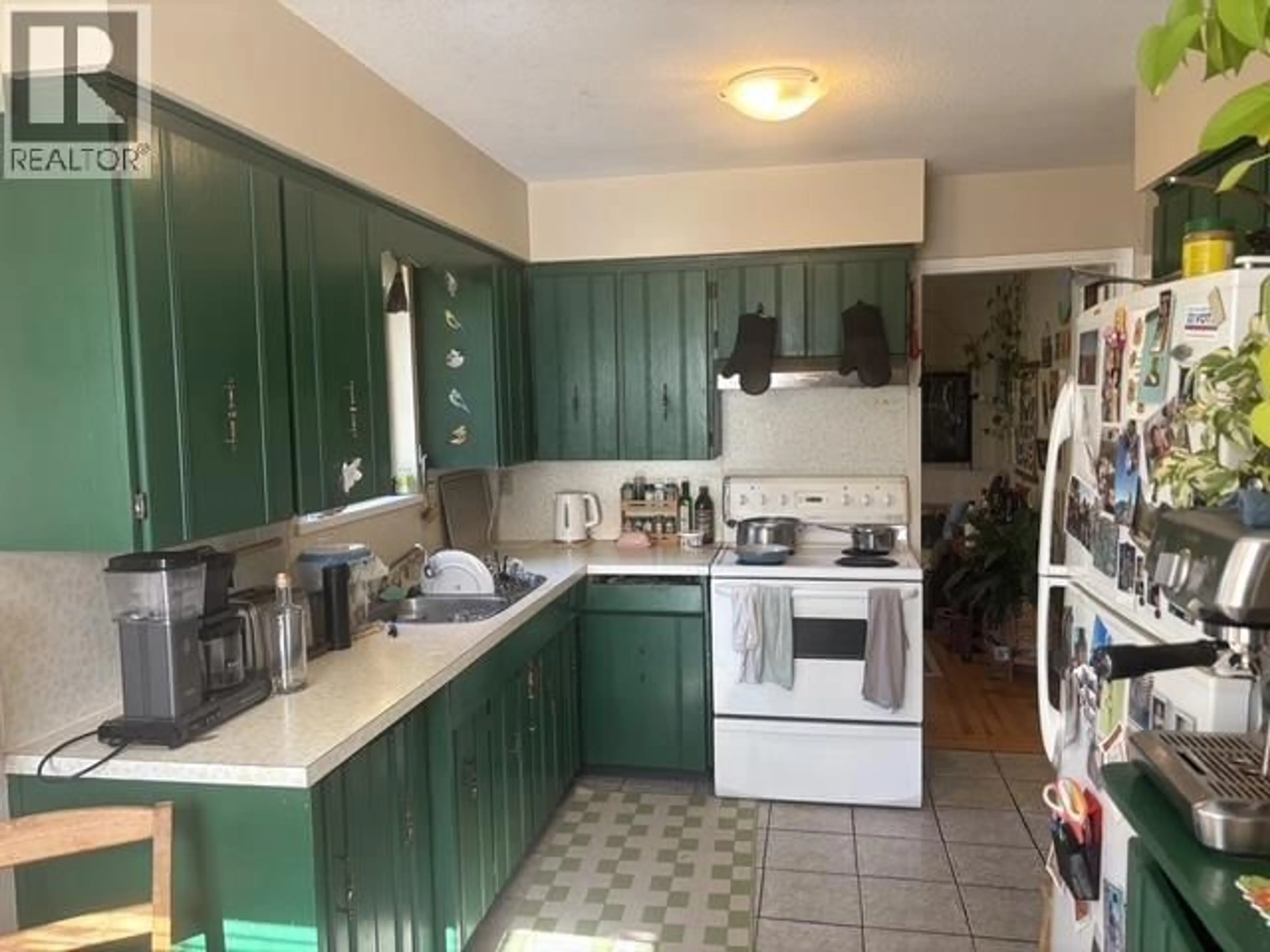 Standard kitchen, unknown for 1104 18TH AVENUE, Vancouver British Columbia V5V1H2