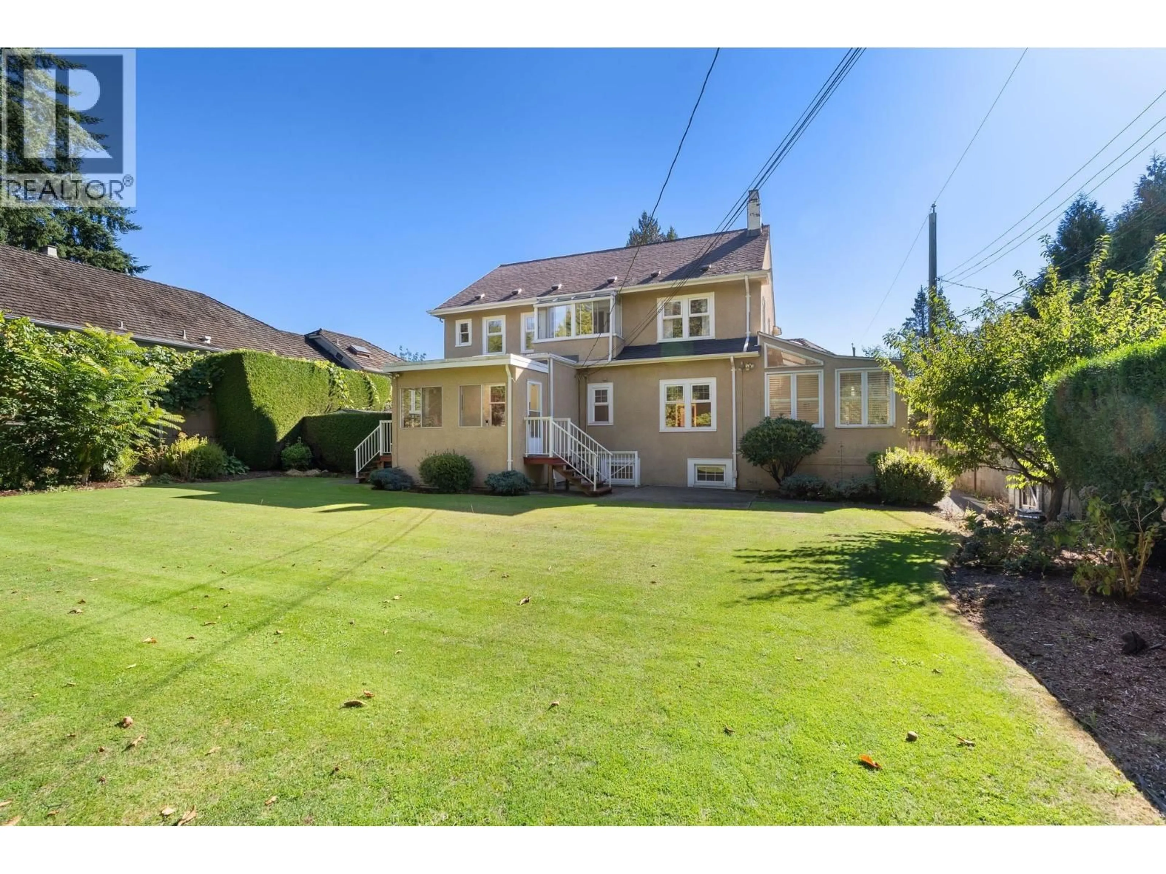 A pic from outside/outdoor area/front of a property/back of a property/a pic from drone, street for 1537 40TH AVENUE, Vancouver British Columbia V6M1V7