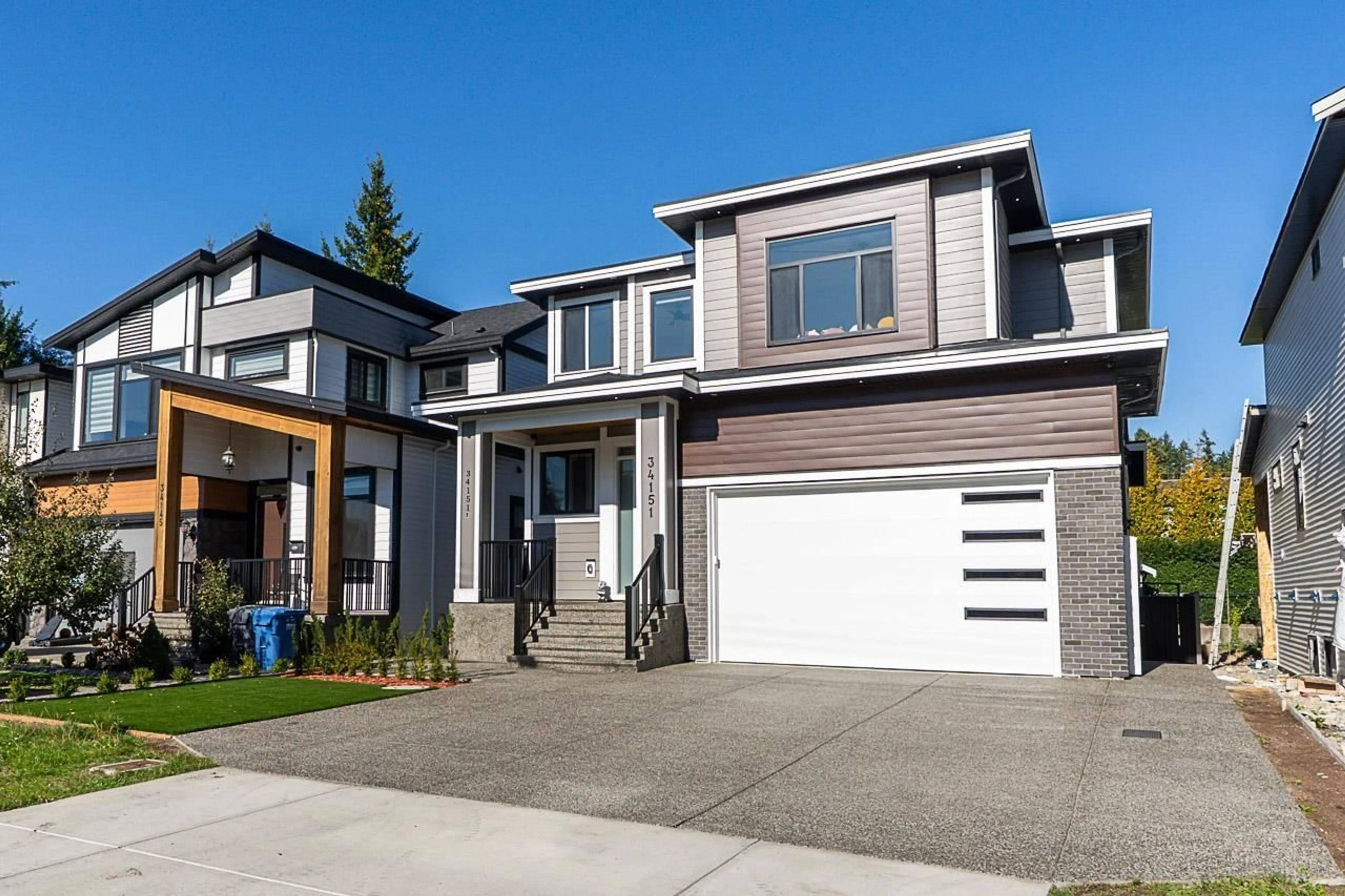 Home with vinyl exterior material, street for 34151 LARCH STREET, Abbotsford British Columbia V2S2P6
