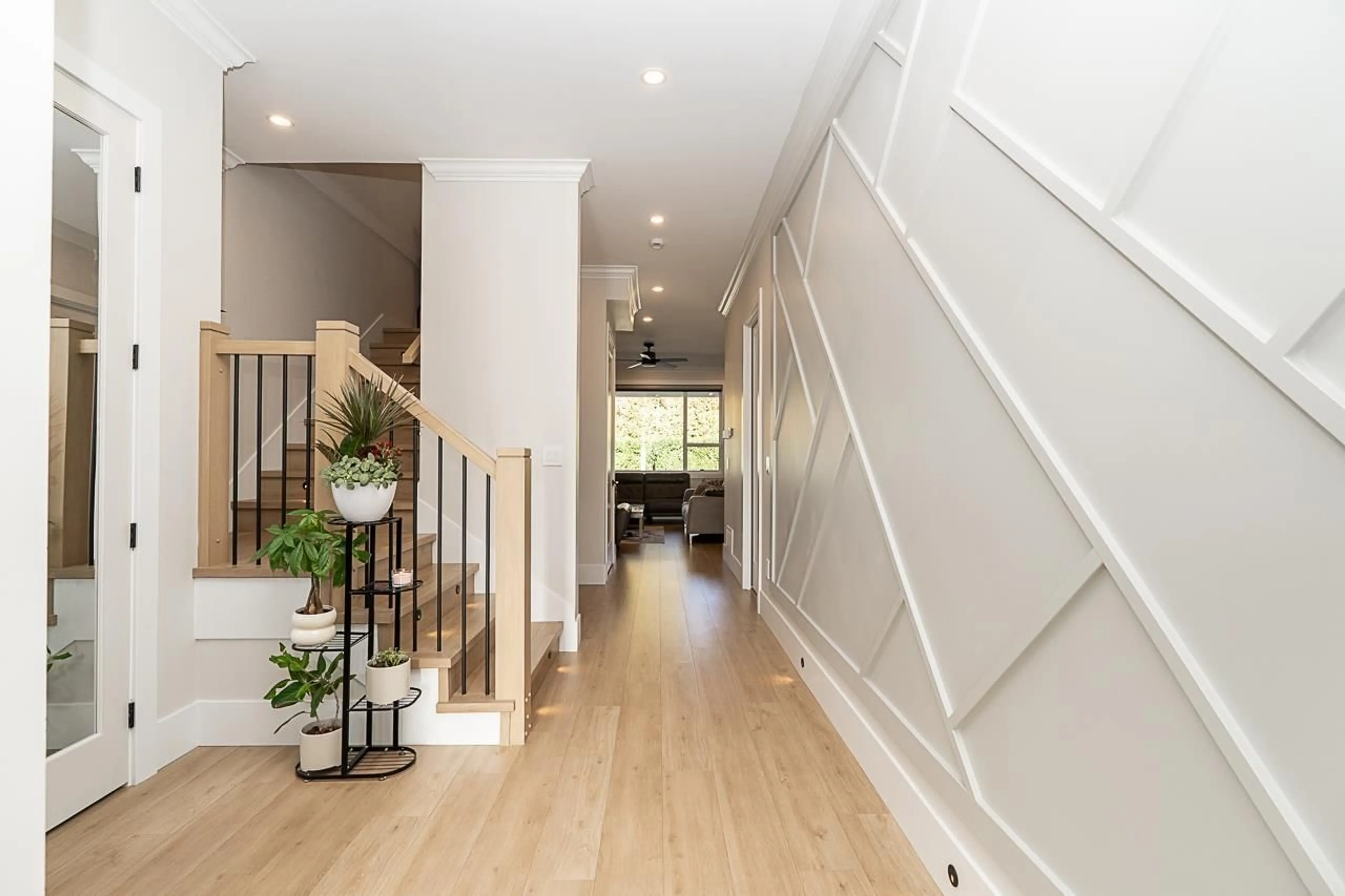 Indoor entryway for 34151 LARCH STREET, Abbotsford British Columbia V2S2P6
