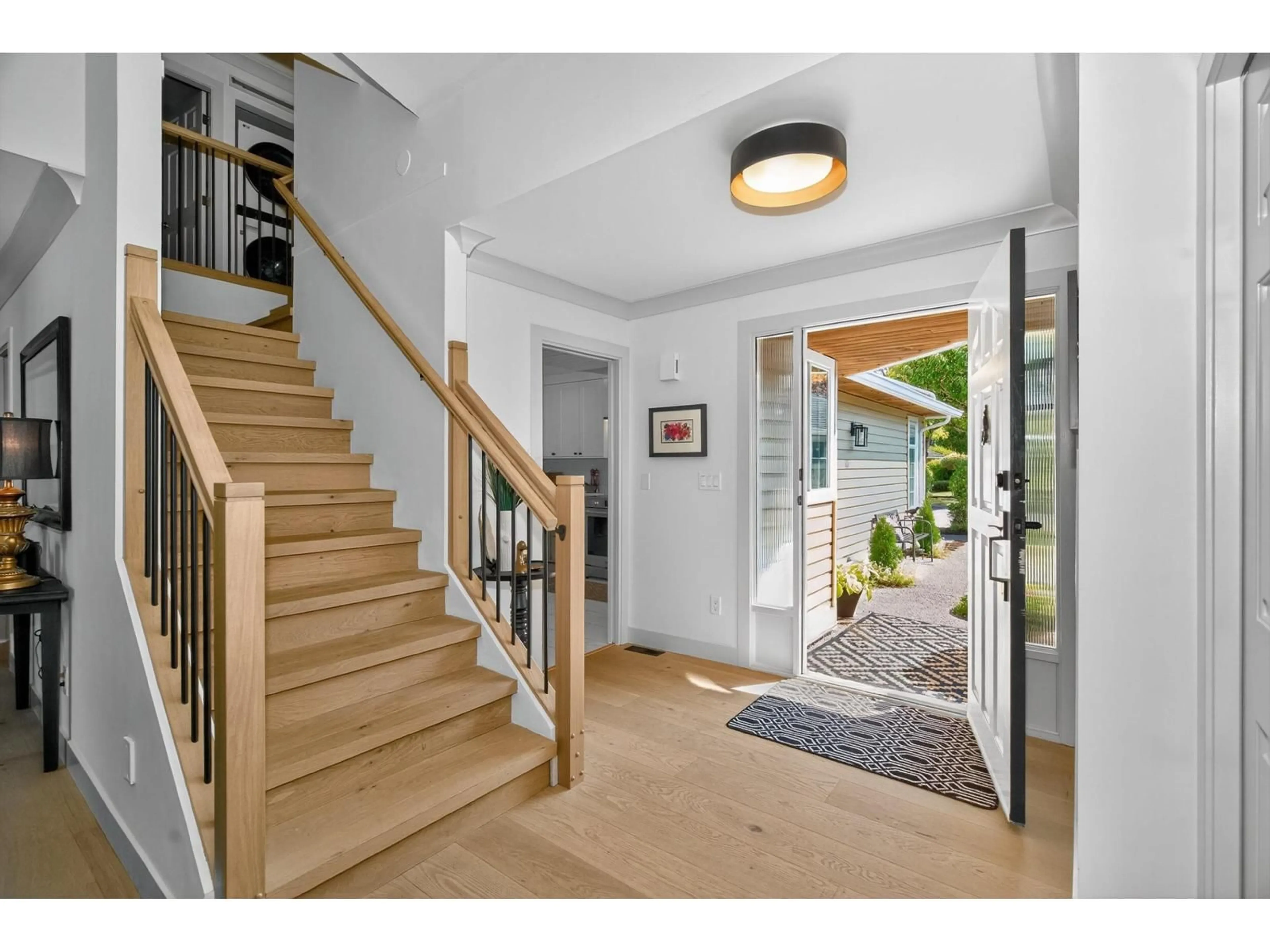 Indoor entryway for 116 - 15121 19 AVENUE, Surrey British Columbia V4A8J4