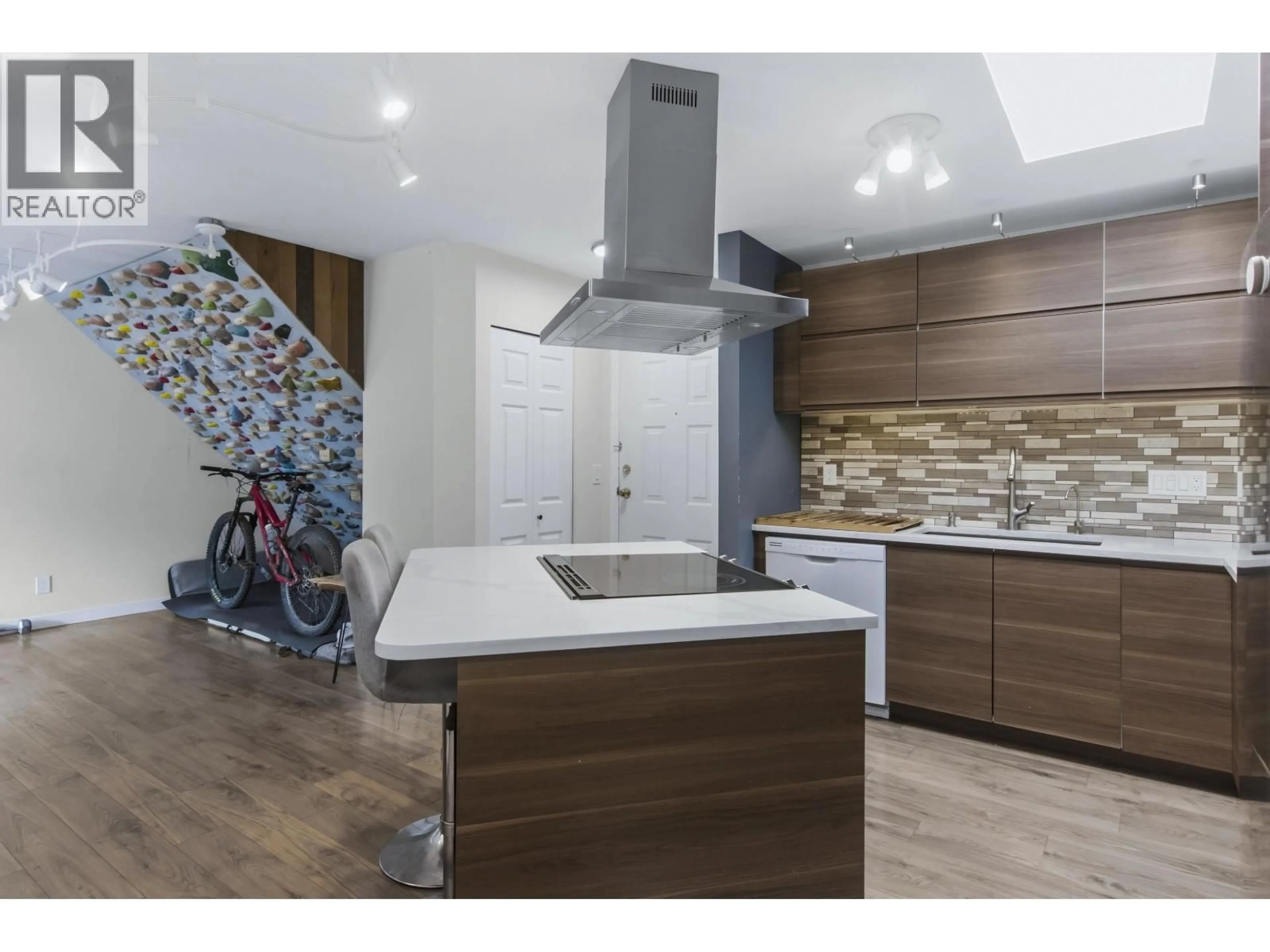Open concept kitchen, unknown for 305 - 40160 WILLOW CRESCENT, Squamish British Columbia V8B0M2