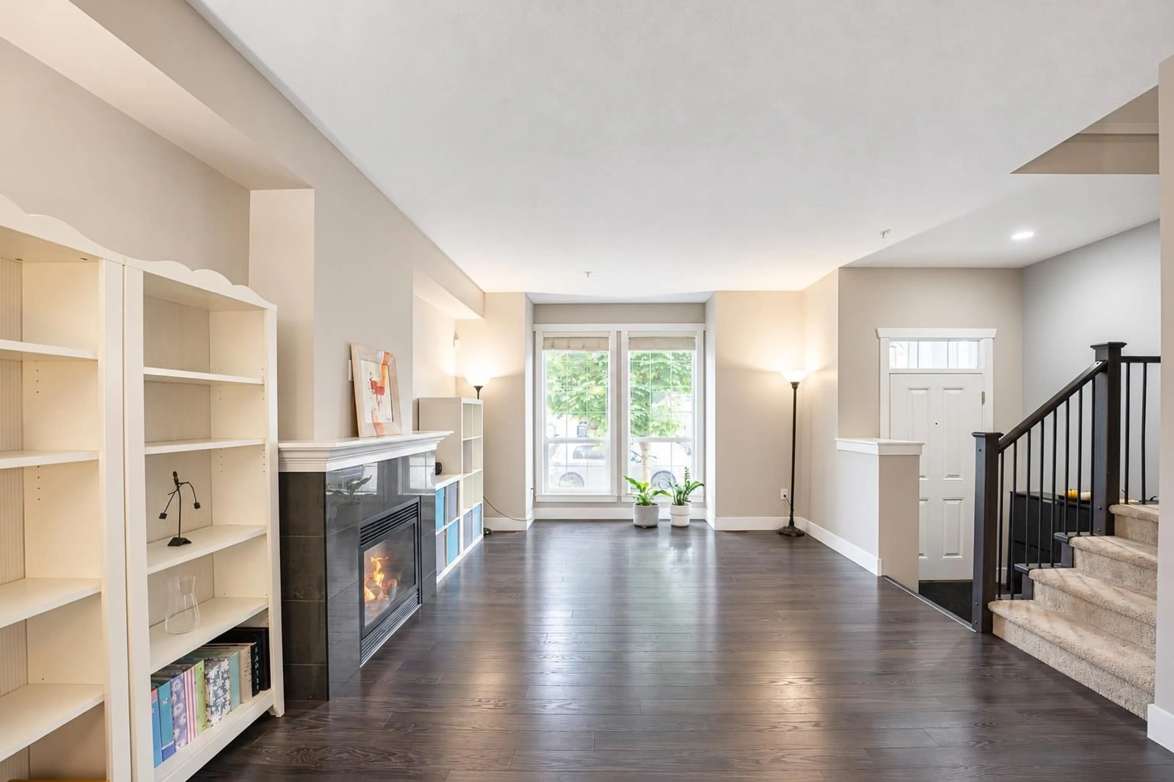 Indoor entryway for 21059 79A AVENUE, Langley British Columbia V2Y0H6