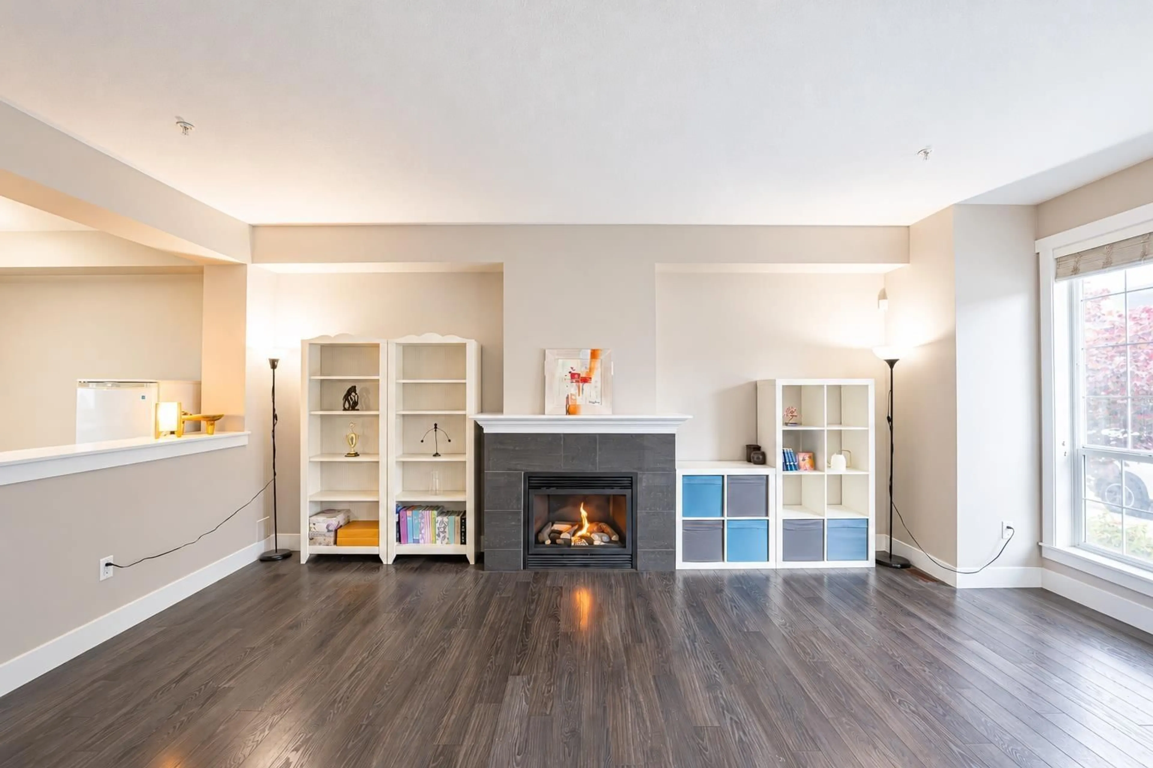 Living room with furniture, wood/laminate floor for 21059 79A AVENUE, Langley British Columbia V2Y0H6