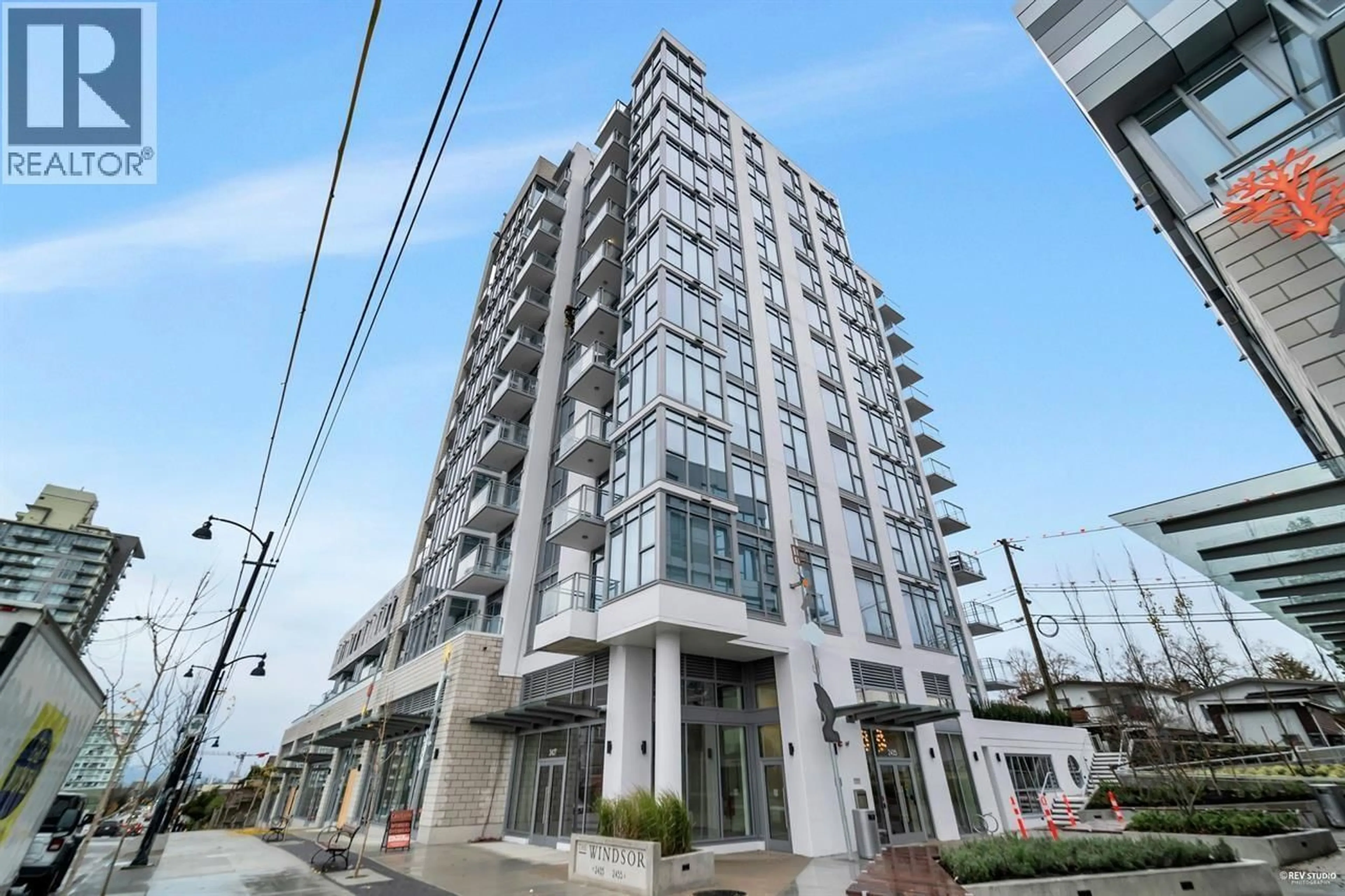 Indoor foyer for 316 - 2435 KINGSWAY, Vancouver British Columbia V5R5G8
