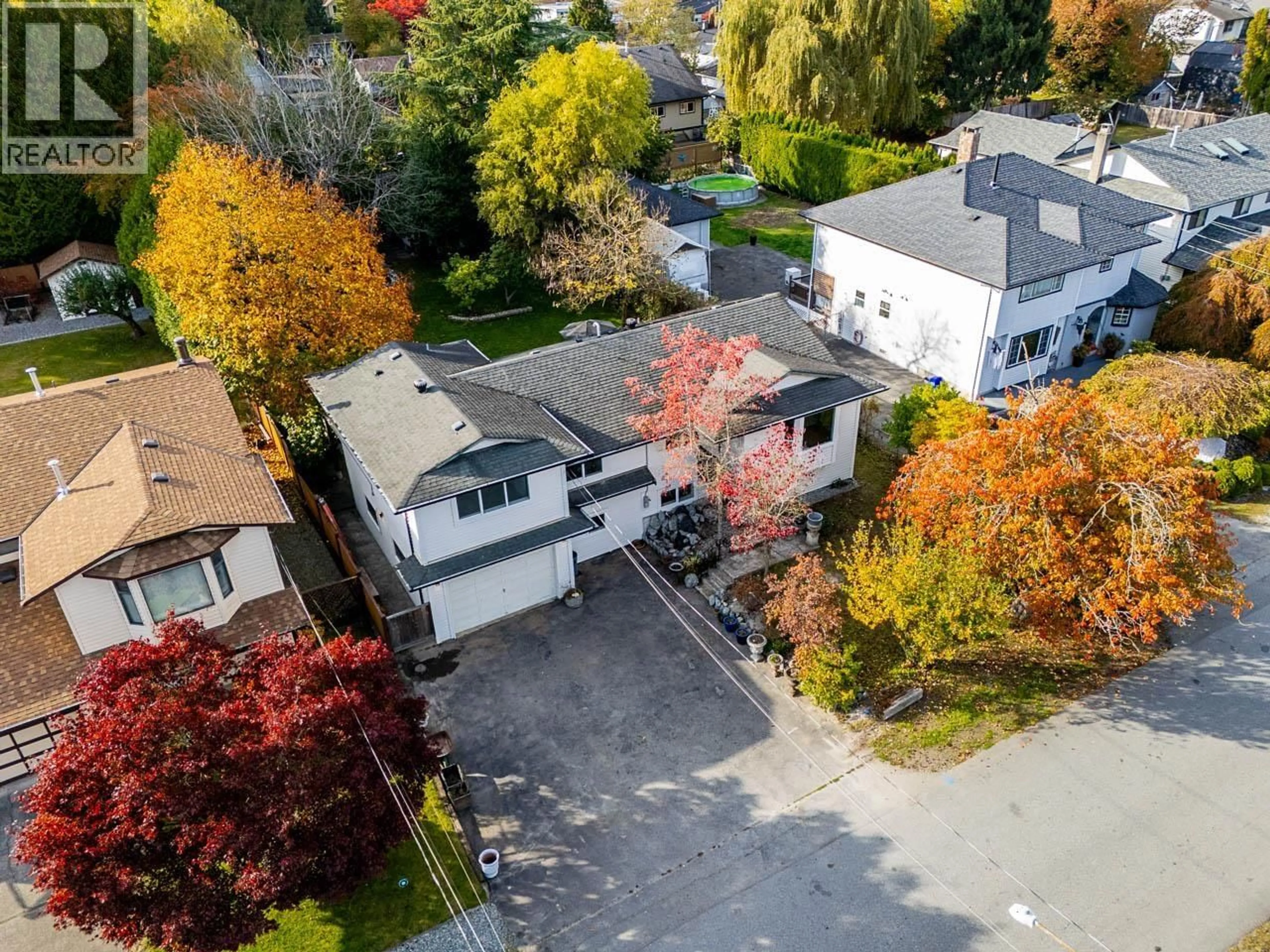 A pic from outside/outdoor area/front of a property/back of a property/a pic from drone, street for 11853 GLENHURST STREET, Maple Ridge British Columbia V2X6V7