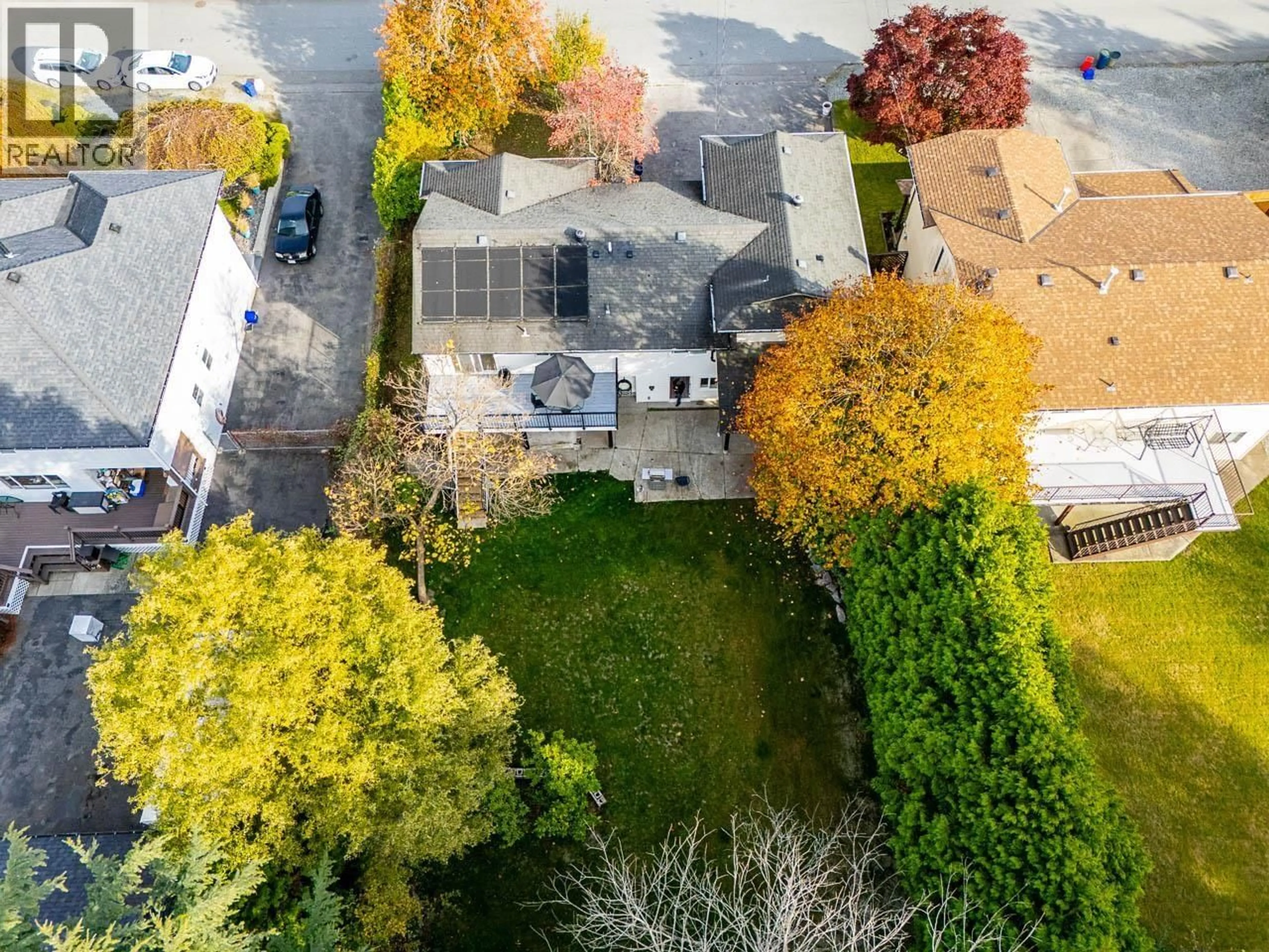A pic from outside/outdoor area/front of a property/back of a property/a pic from drone, street for 11853 GLENHURST STREET, Maple Ridge British Columbia V2X6V7