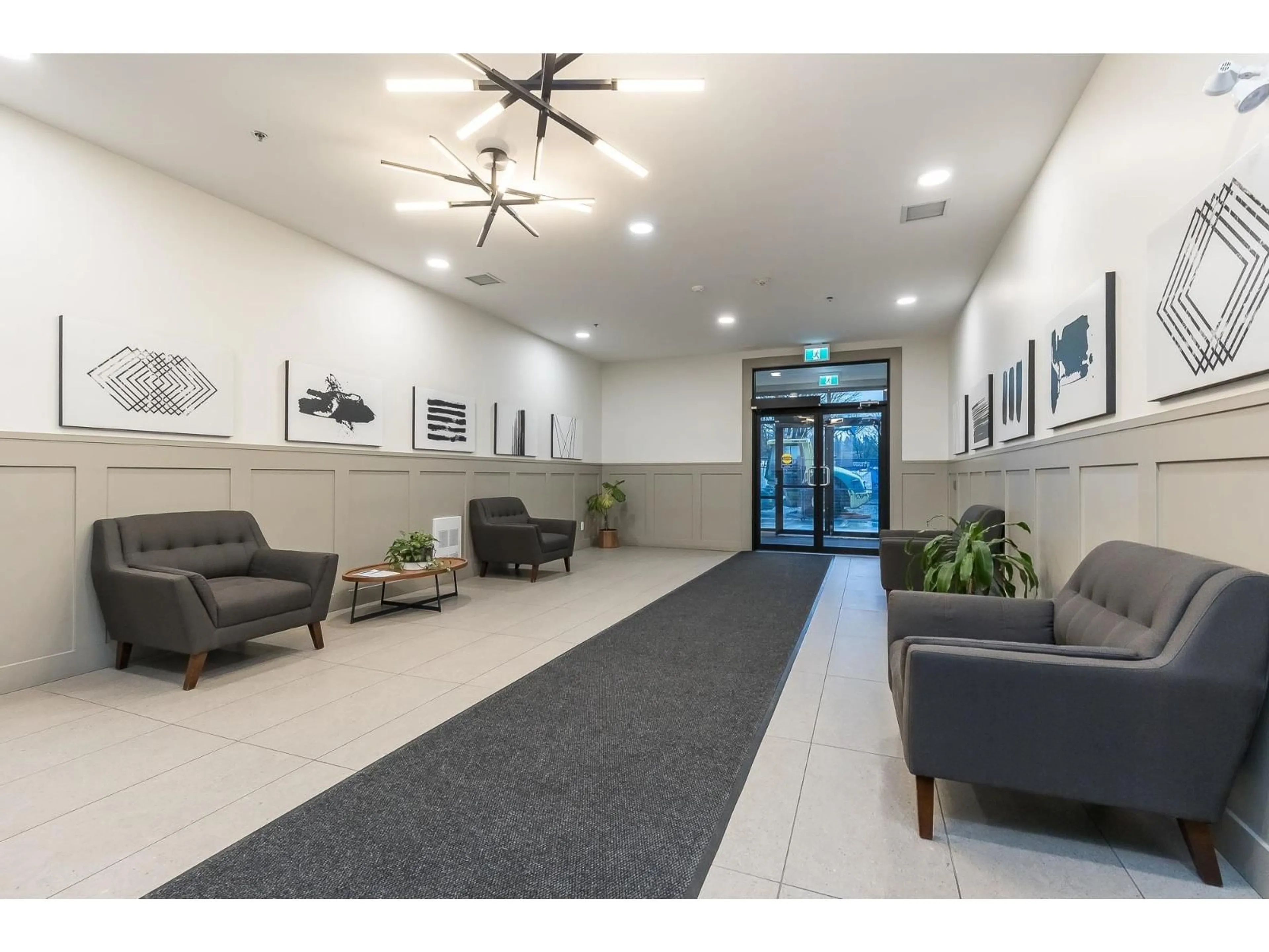 Indoor foyer for 216-217 - 2493 MONTROSE AVENUE, Abbotsford British Columbia V2S3T2