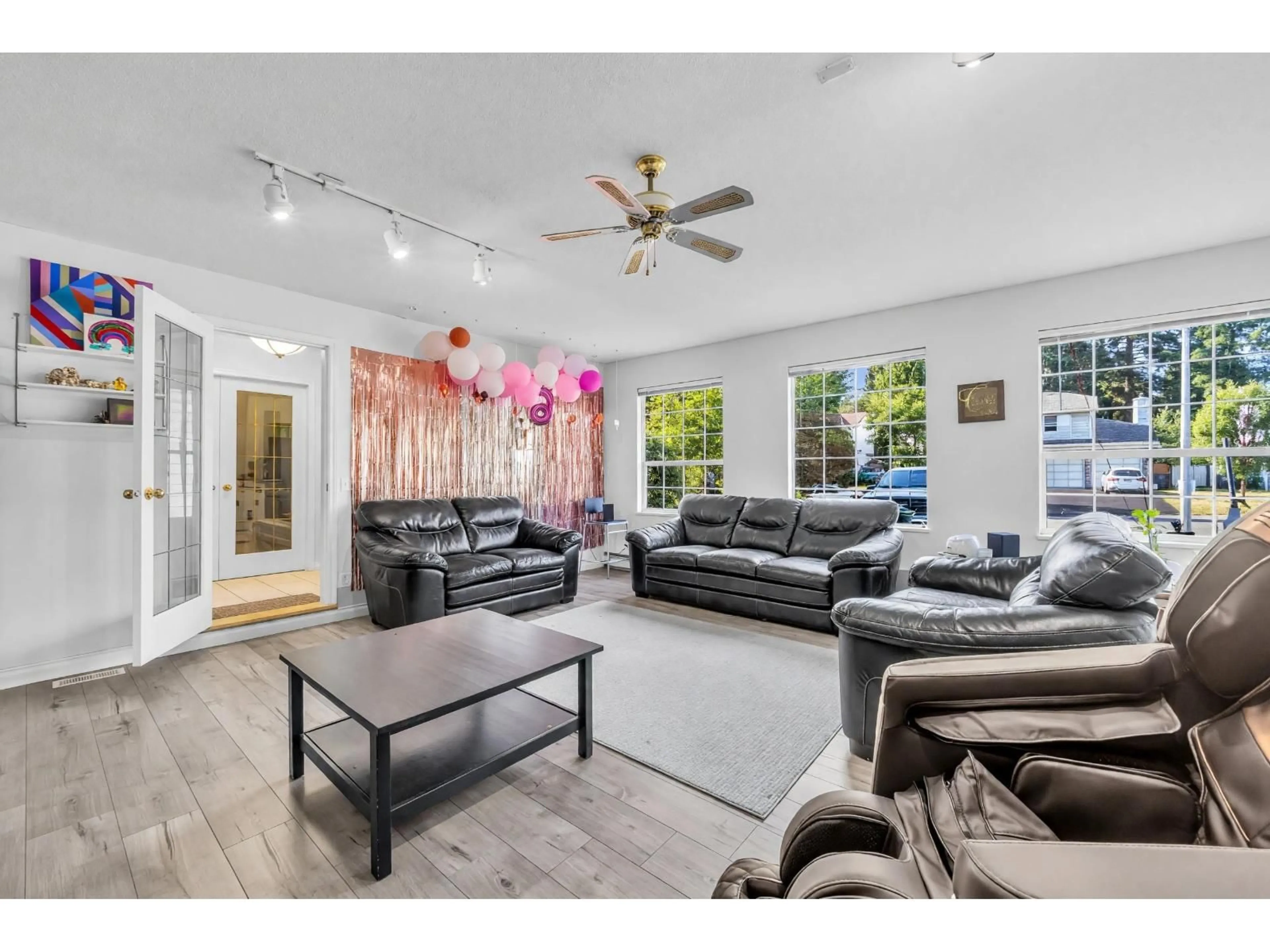 Living room with furniture, unknown for 15447 92A AVENUE, Surrey British Columbia V3R9B2