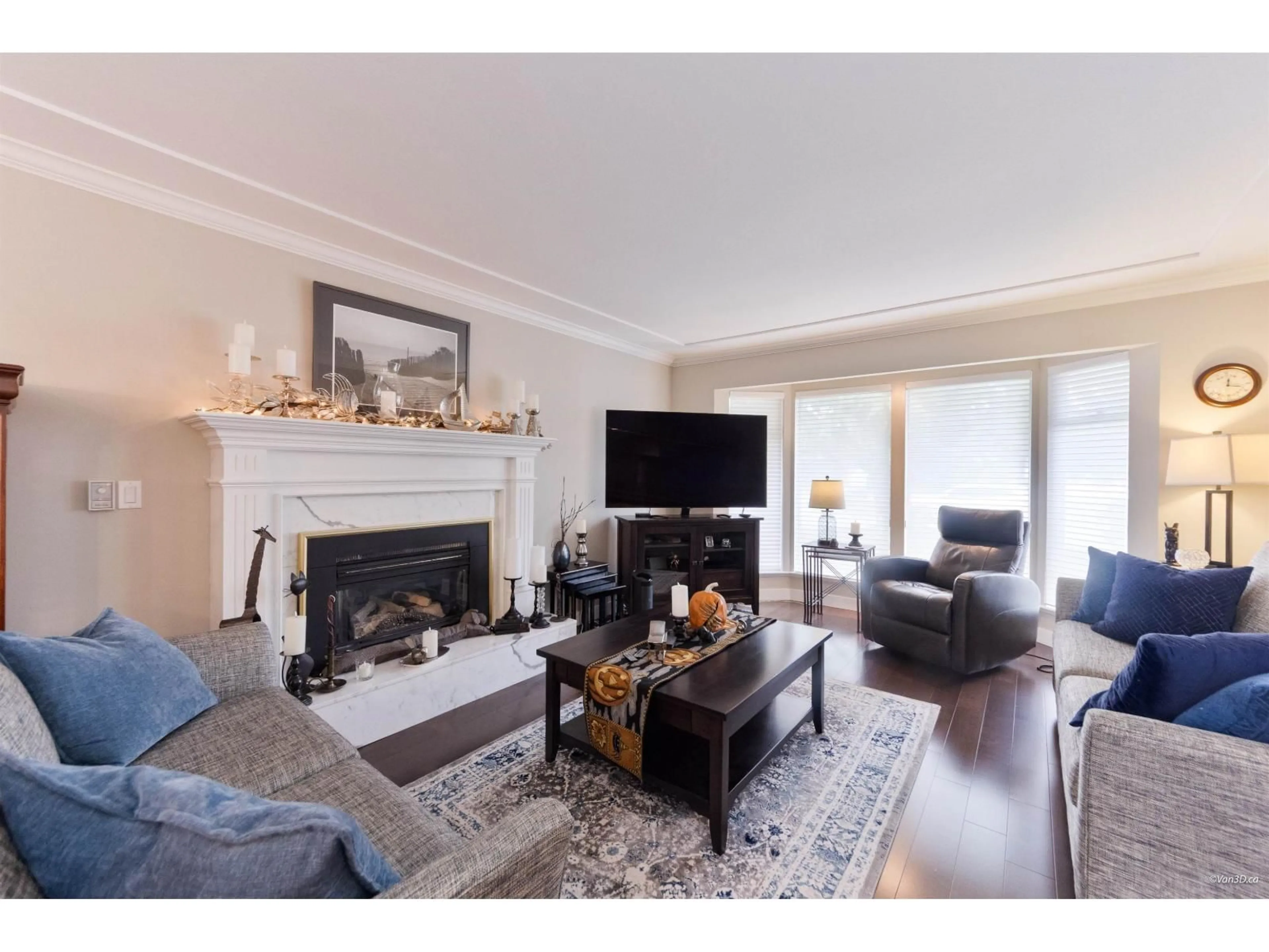 Living room with furniture, unknown for 15089 19A AVENUE, Surrey British Columbia V4A7G8