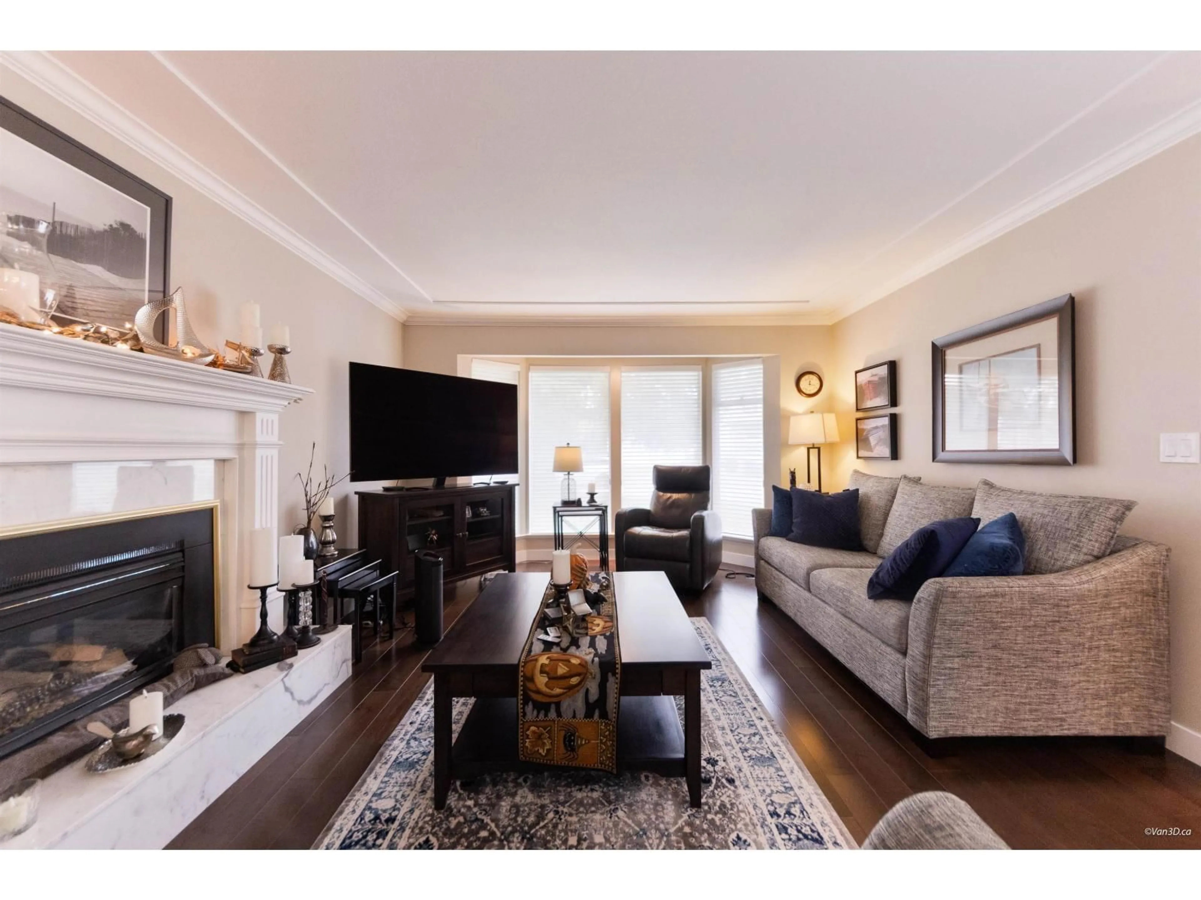Living room with furniture, wood/laminate floor for 15089 19A AVENUE, Surrey British Columbia V4A7G8