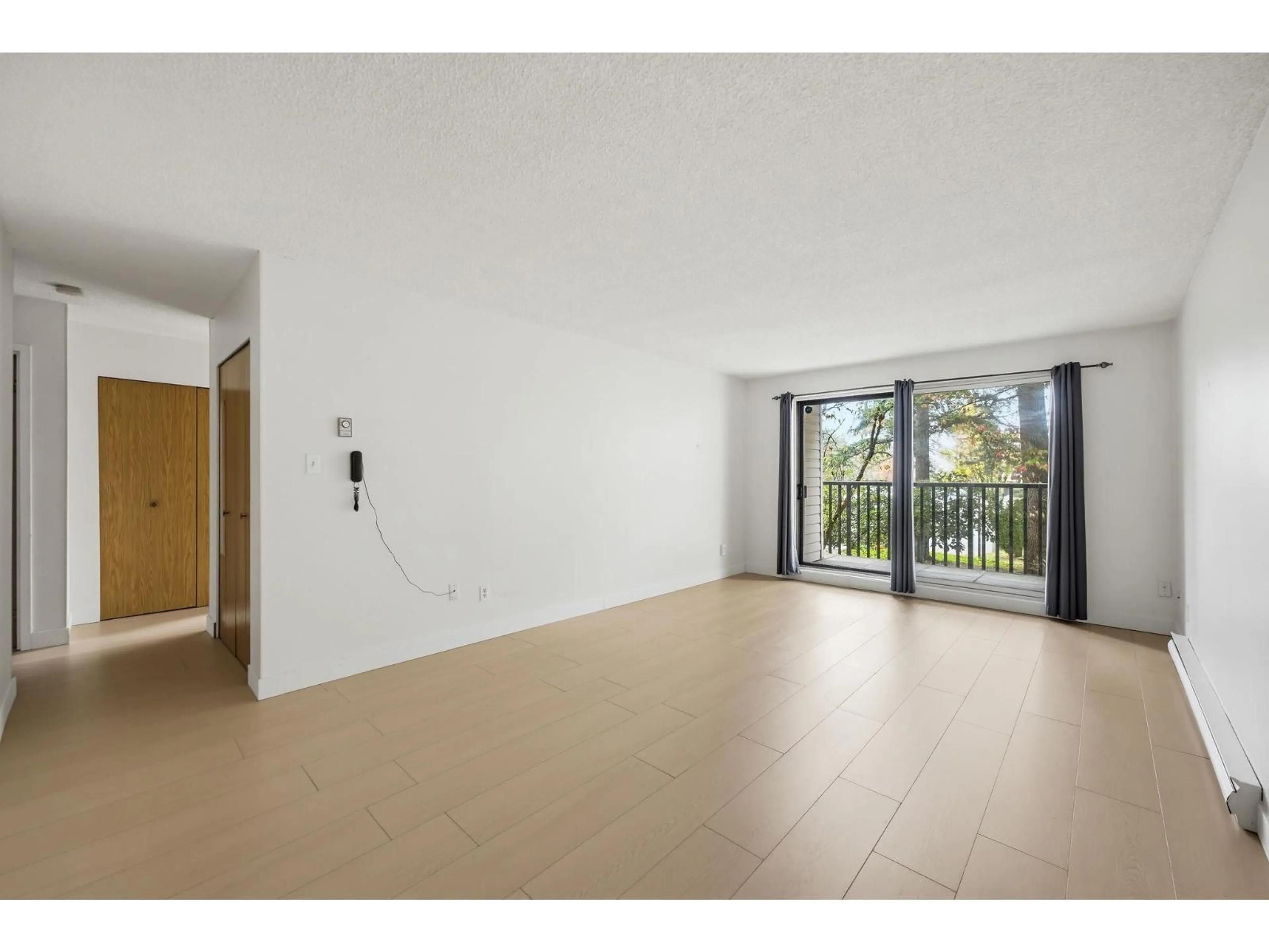 A pic of a room for 101 - 15238 100 AVENUE, Surrey British Columbia V3R7T9