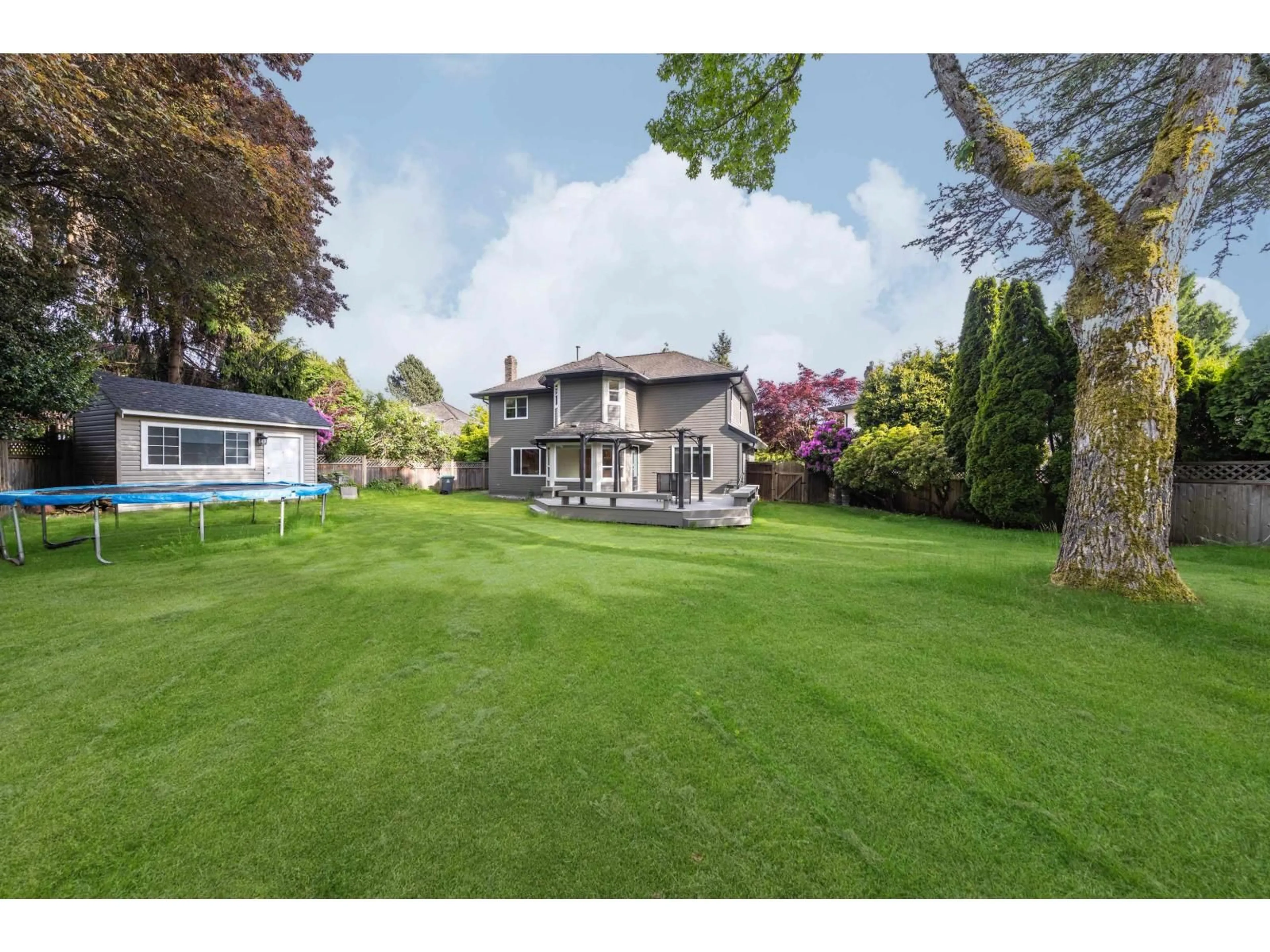 A pic from outside/outdoor area/front of a property/back of a property/a pic from drone, unknown for 14816 20A AVENUE, Surrey British Columbia V4A8L3