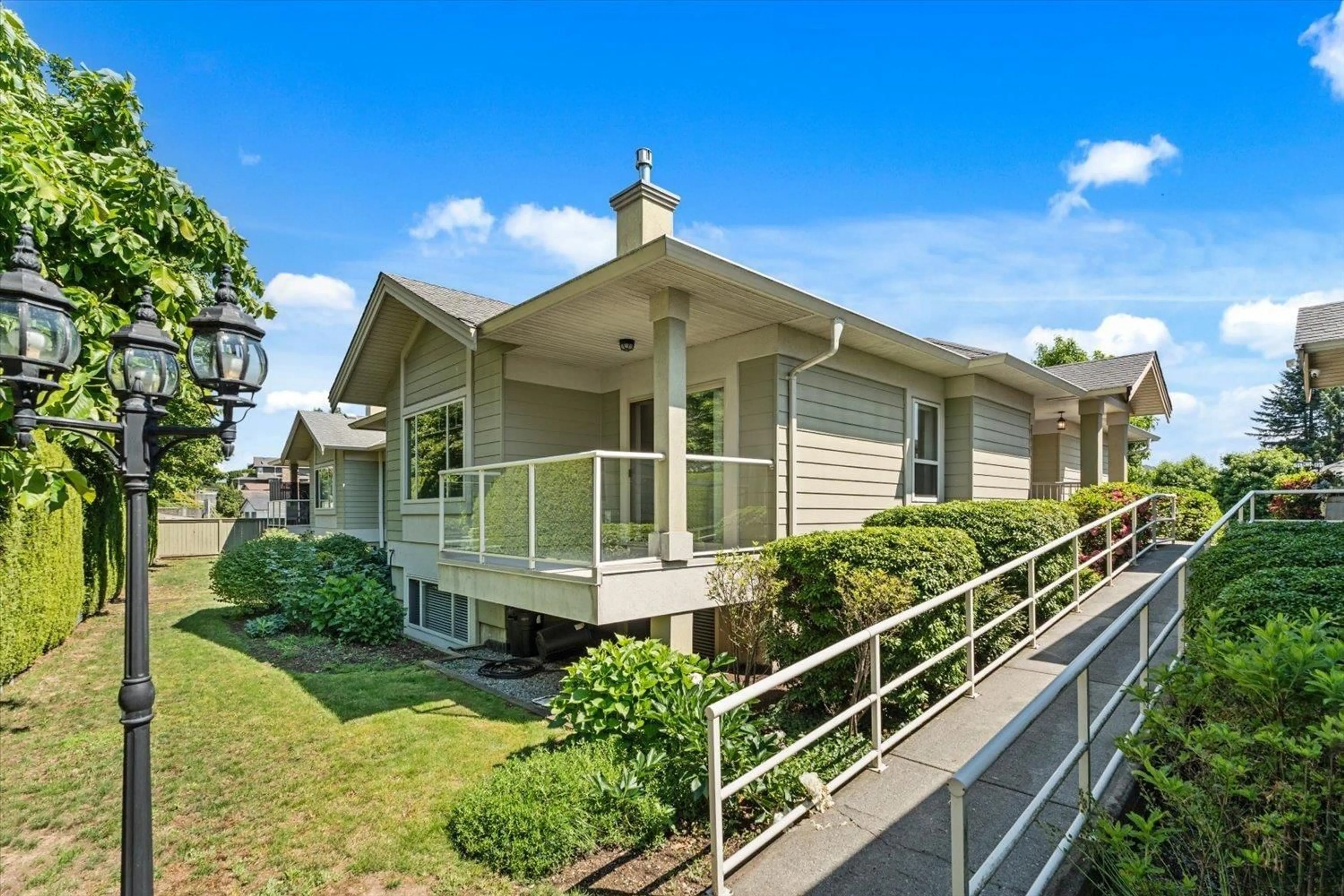 Home with vinyl exterior material, unknown for 14 - 34159 FRASER STREET, Abbotsford British Columbia V2S8P2