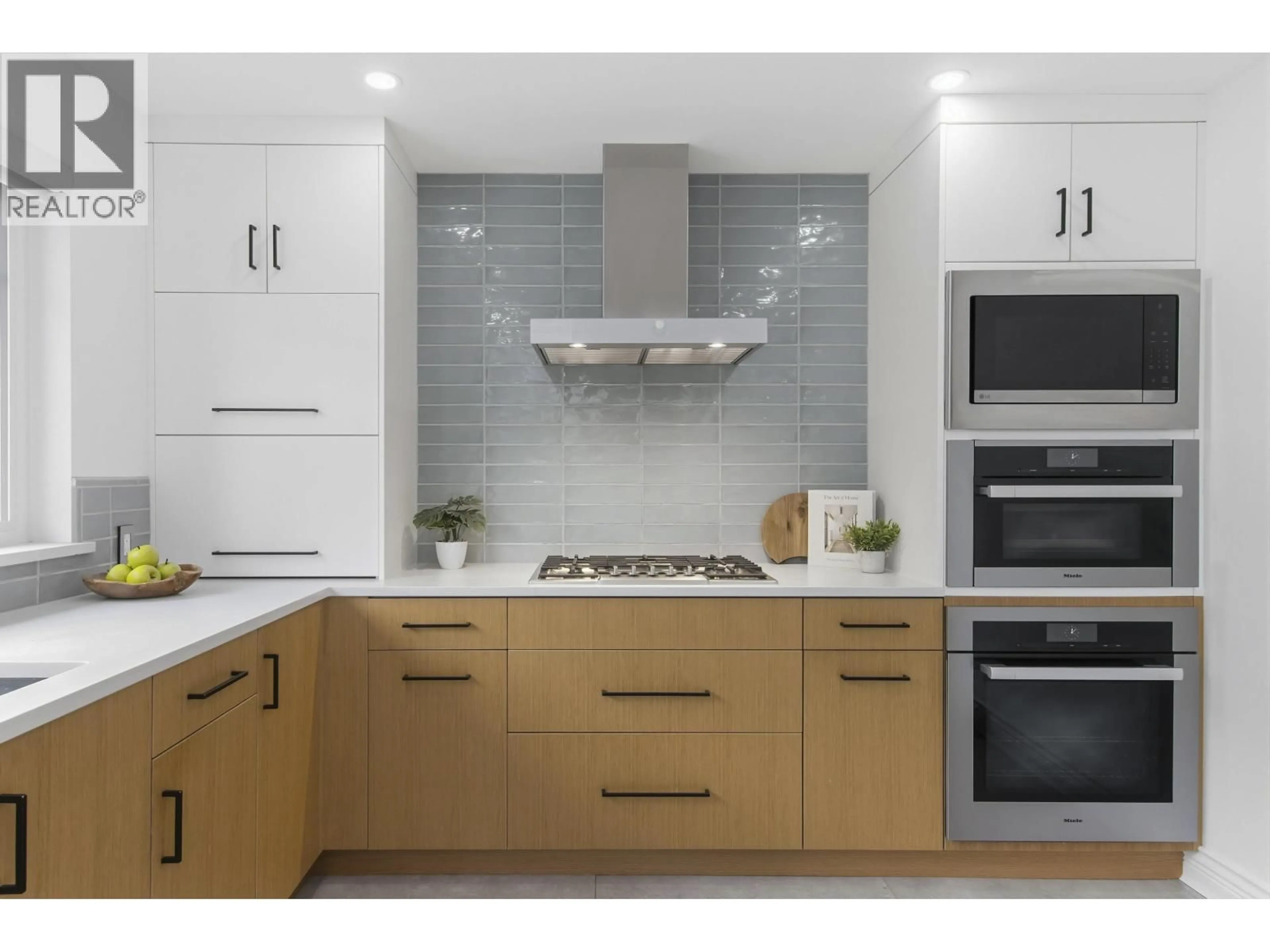 Contemporary kitchen, ceramic/tile floor for 25 WHITECAP COURT, Furry Creek British Columbia V0N3Z1