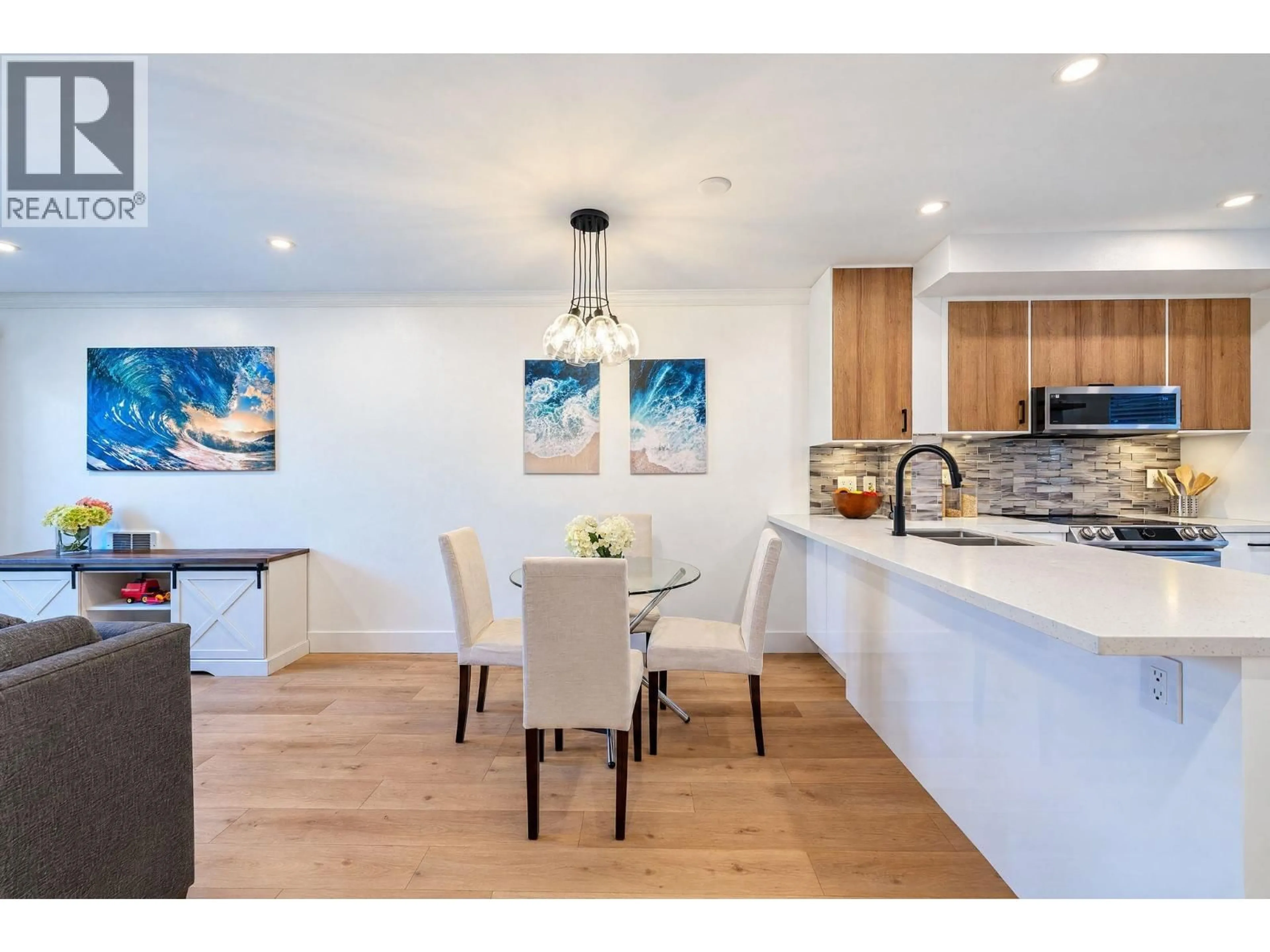 Open concept kitchen, wood/laminate floor for 29 - 4311 SOPHIA STREET, Vancouver British Columbia V5V3V6