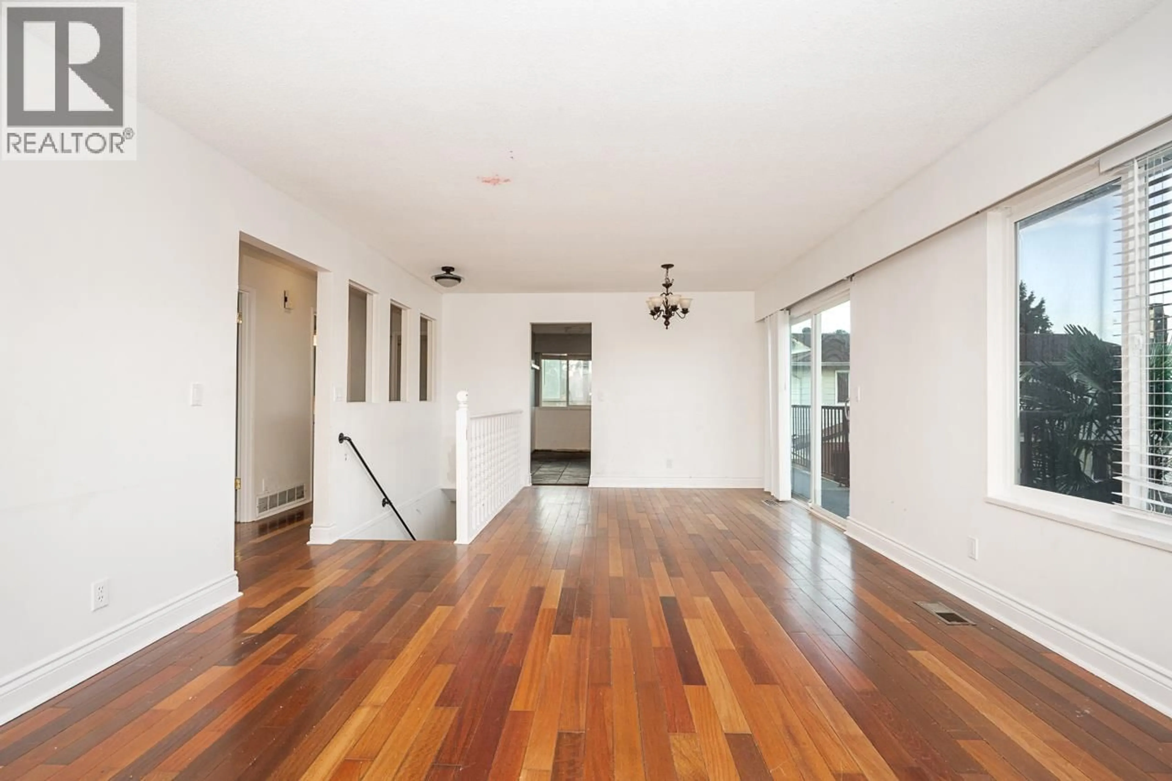 Indoor foyer for 5388 46 AVENUE, Delta British Columbia V4K3S8