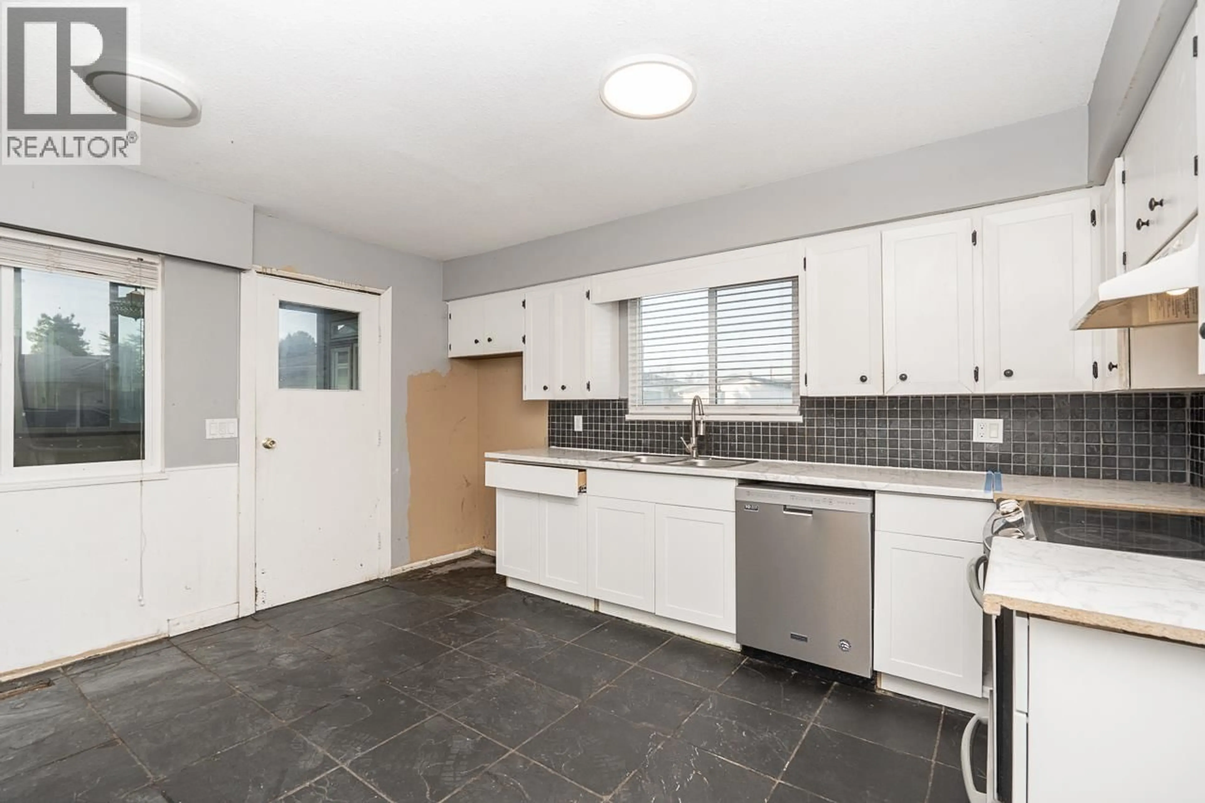 Standard kitchen, ceramic/tile floor for 5388 46 AVENUE, Delta British Columbia V4K3S8