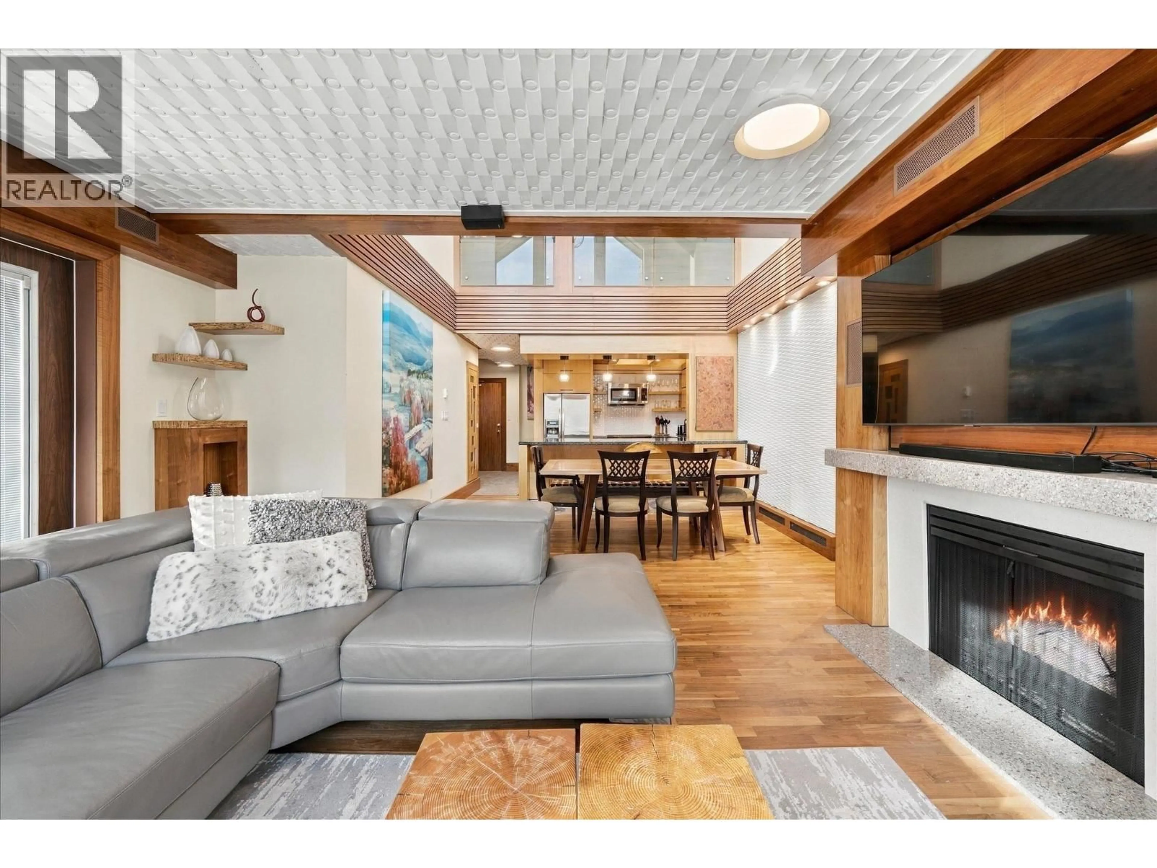 Living room with furniture, wood/laminate floor for 323 - 3309 PTARMIGAN PLACE, Whistler British Columbia V8E0V6