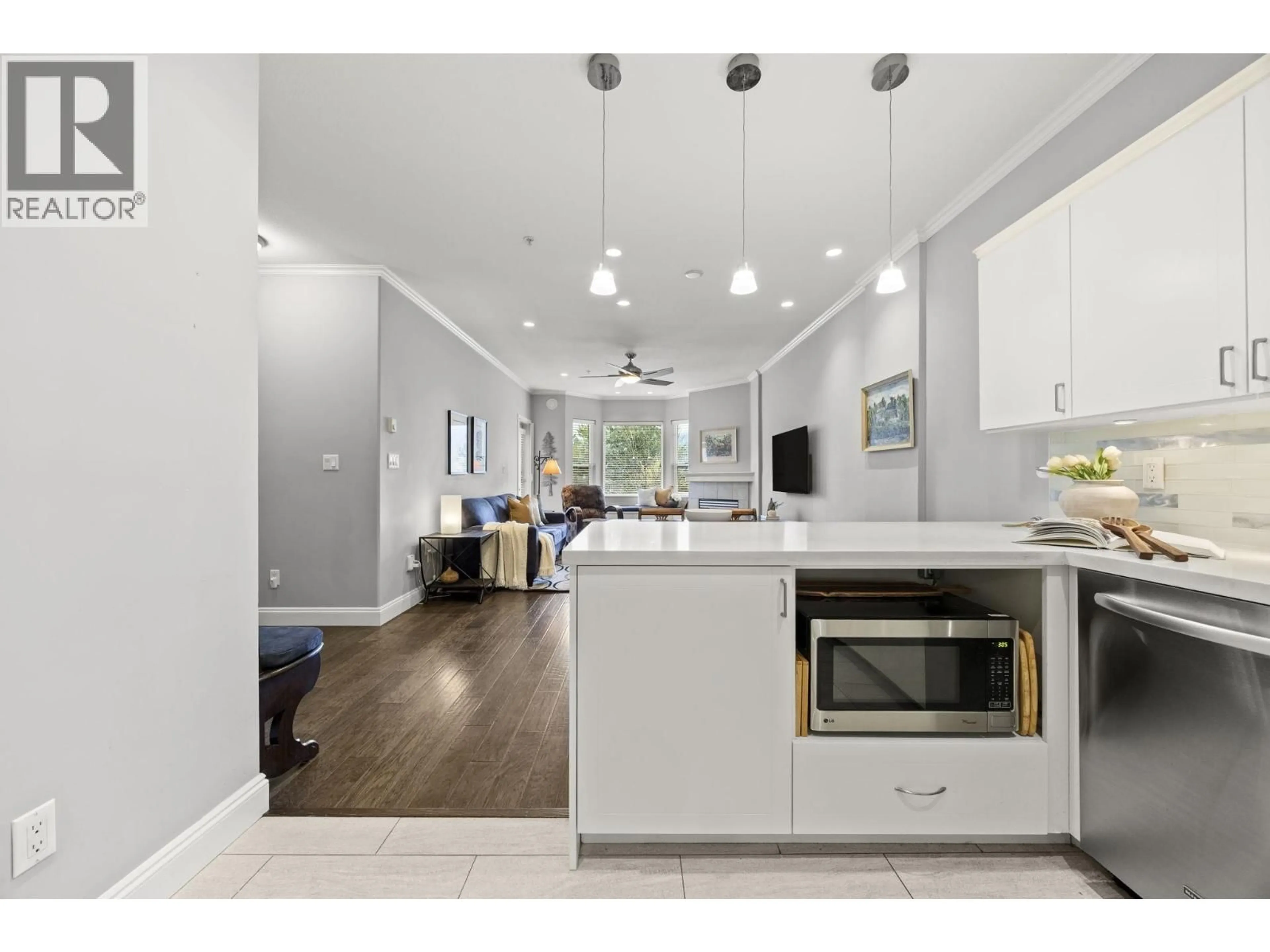 Open concept kitchen, unknown for 103 - 121 SHORELINE CIRCLE, Port Moody British Columbia V3H5G2