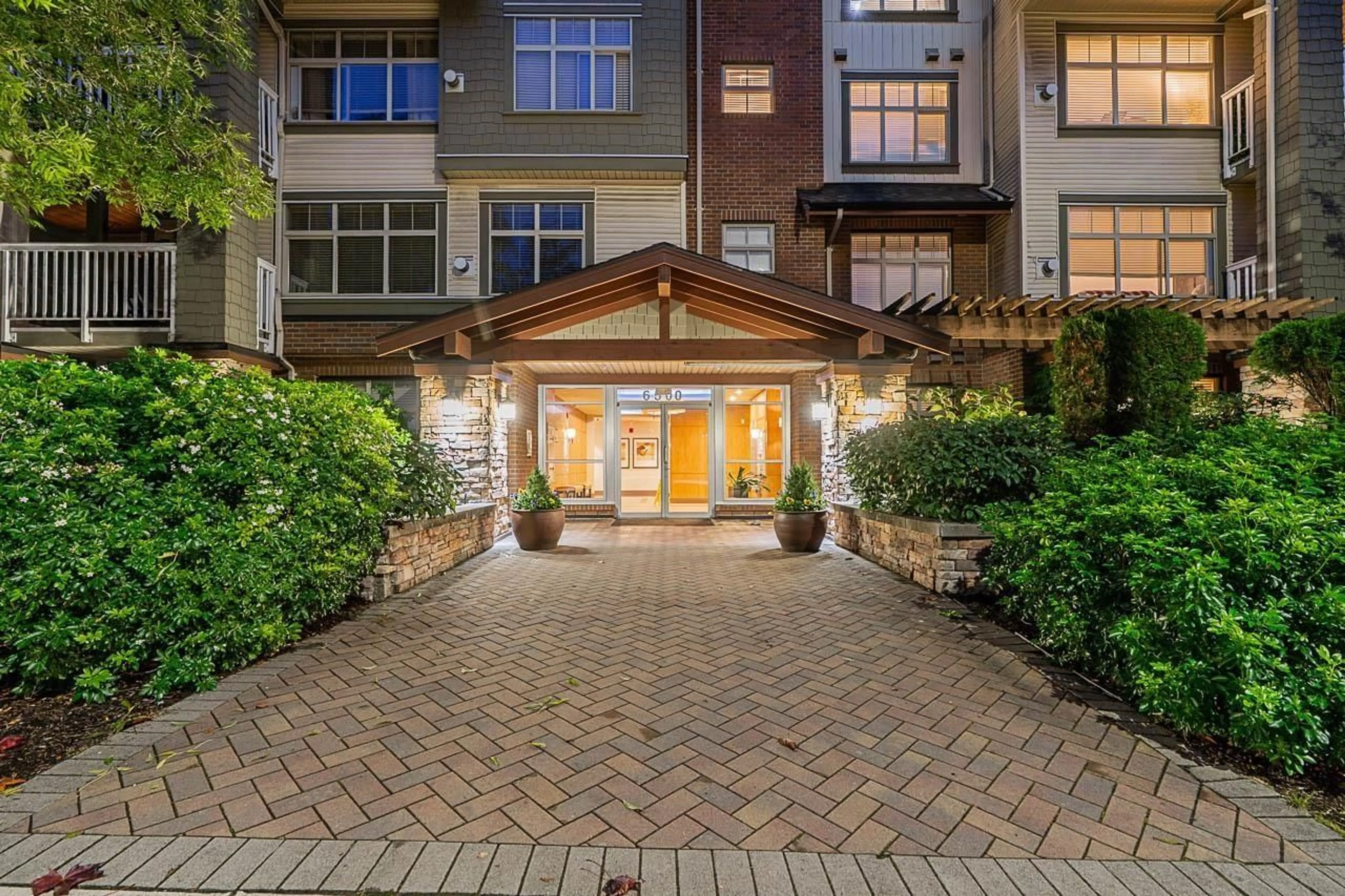 Indoor entryway for 216 - 6500 194 STREET, Surrey British Columbia V4N5X4