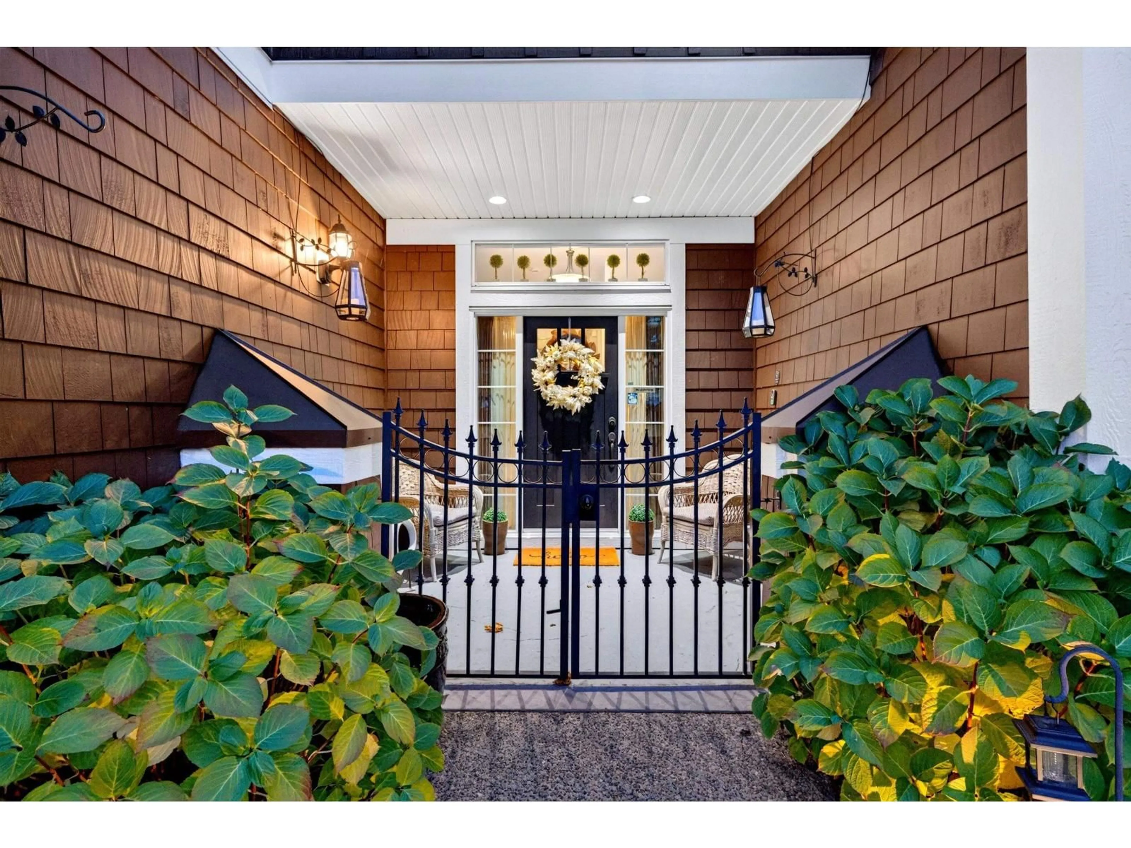 Indoor entryway for 6061 163 STREET, Surrey British Columbia V3S1S5