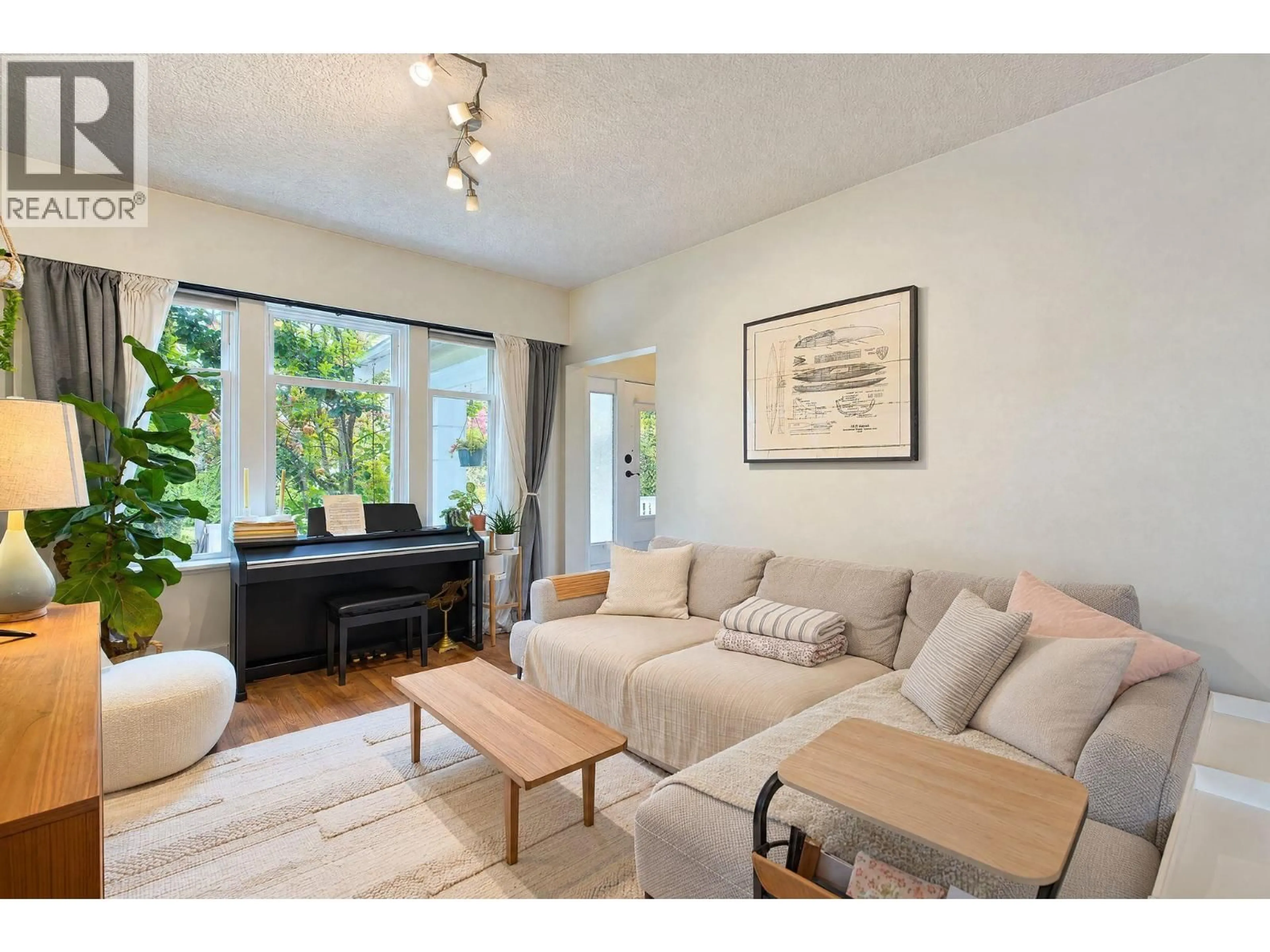 Living room with furniture, wood/laminate floor for 1701 SEMLIN DRIVE, Vancouver British Columbia V5N4P6