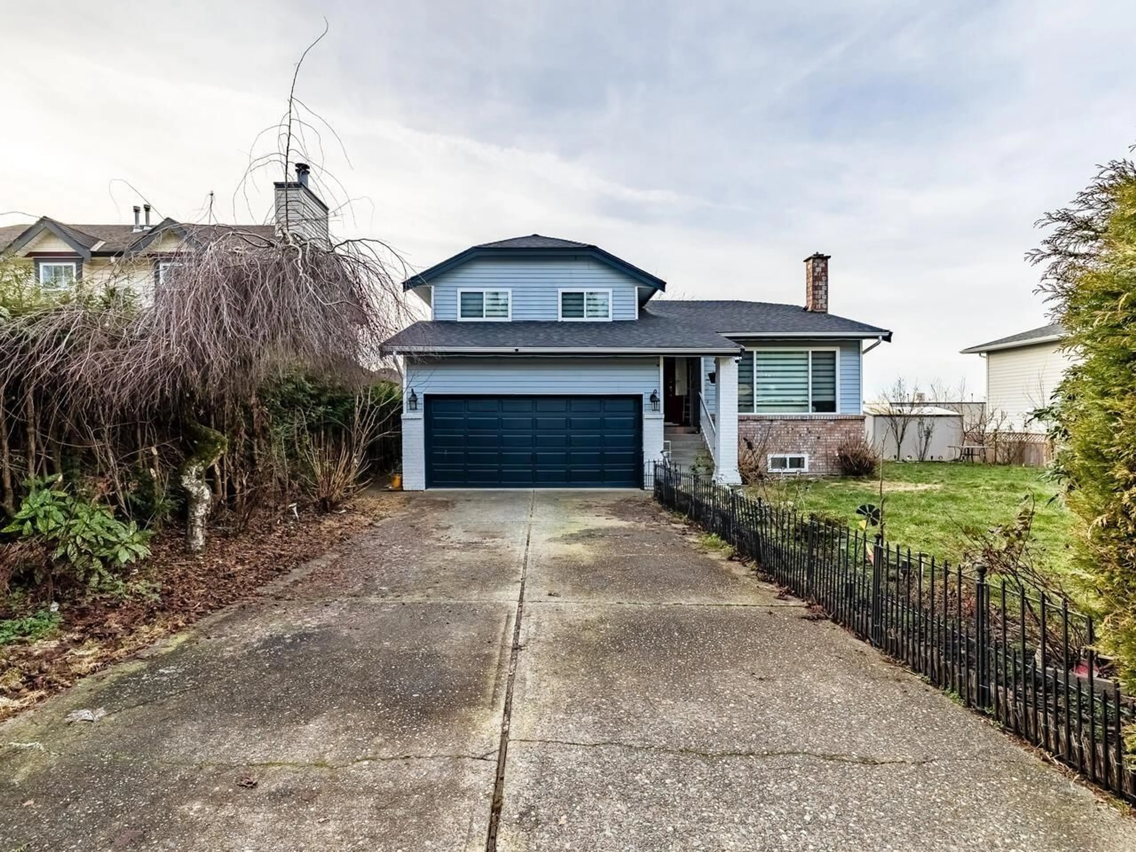 A pic from outside/outdoor area/front of a property/back of a property/a pic from drone, street for 5099 219 STREET, Langley British Columbia V3A8P7