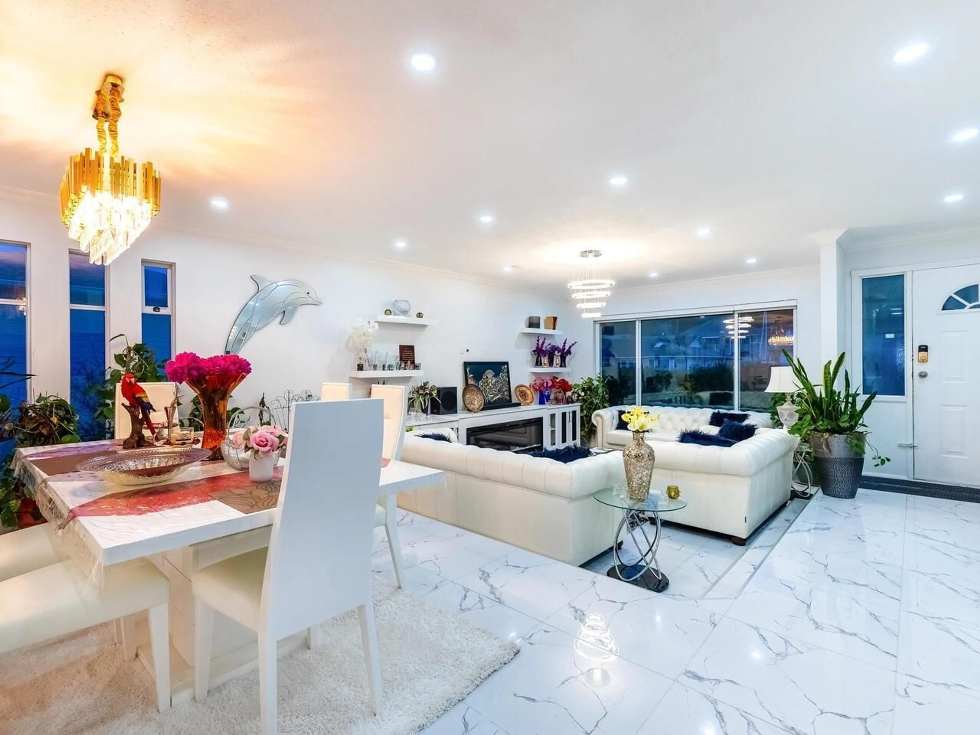 Living room with furniture, ceramic/tile floor for 5099 219 STREET, Langley British Columbia V3A8P7