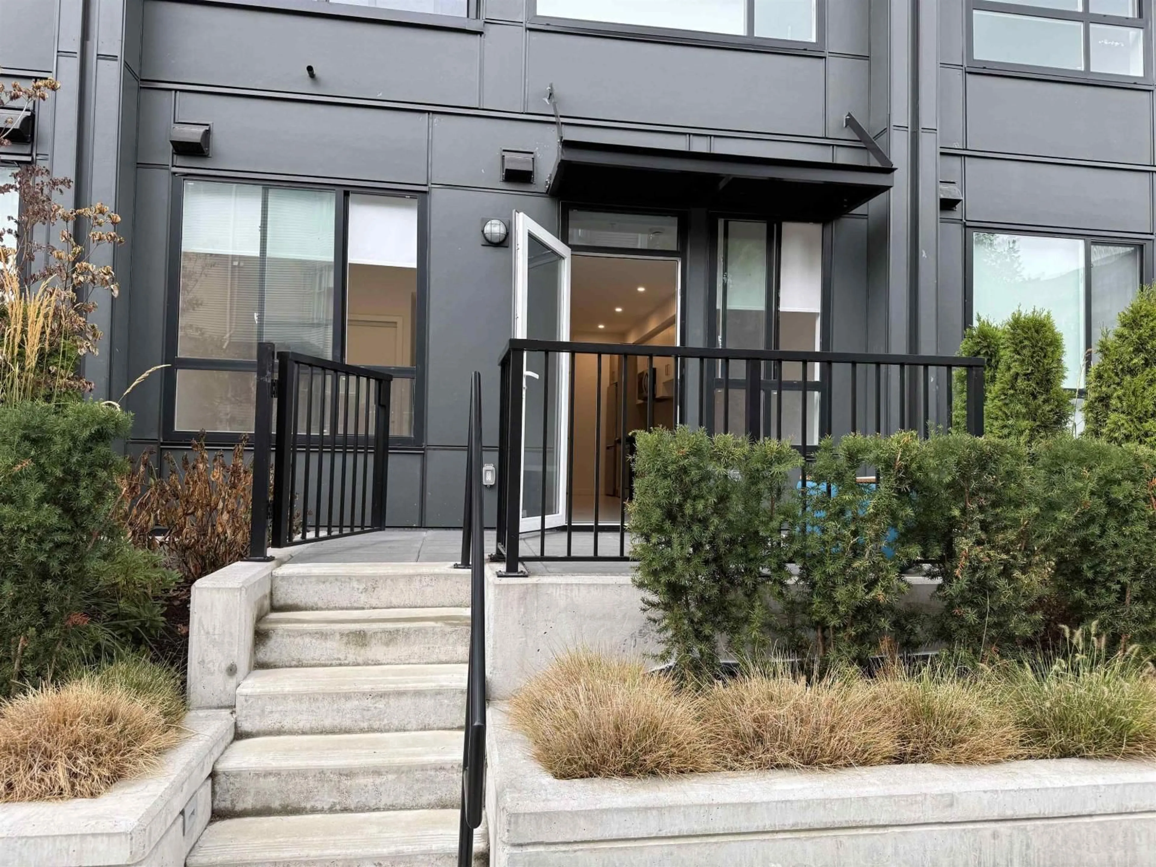 Unknown for W111 - 13838 108 AVENUE, Surrey British Columbia V3T0T8