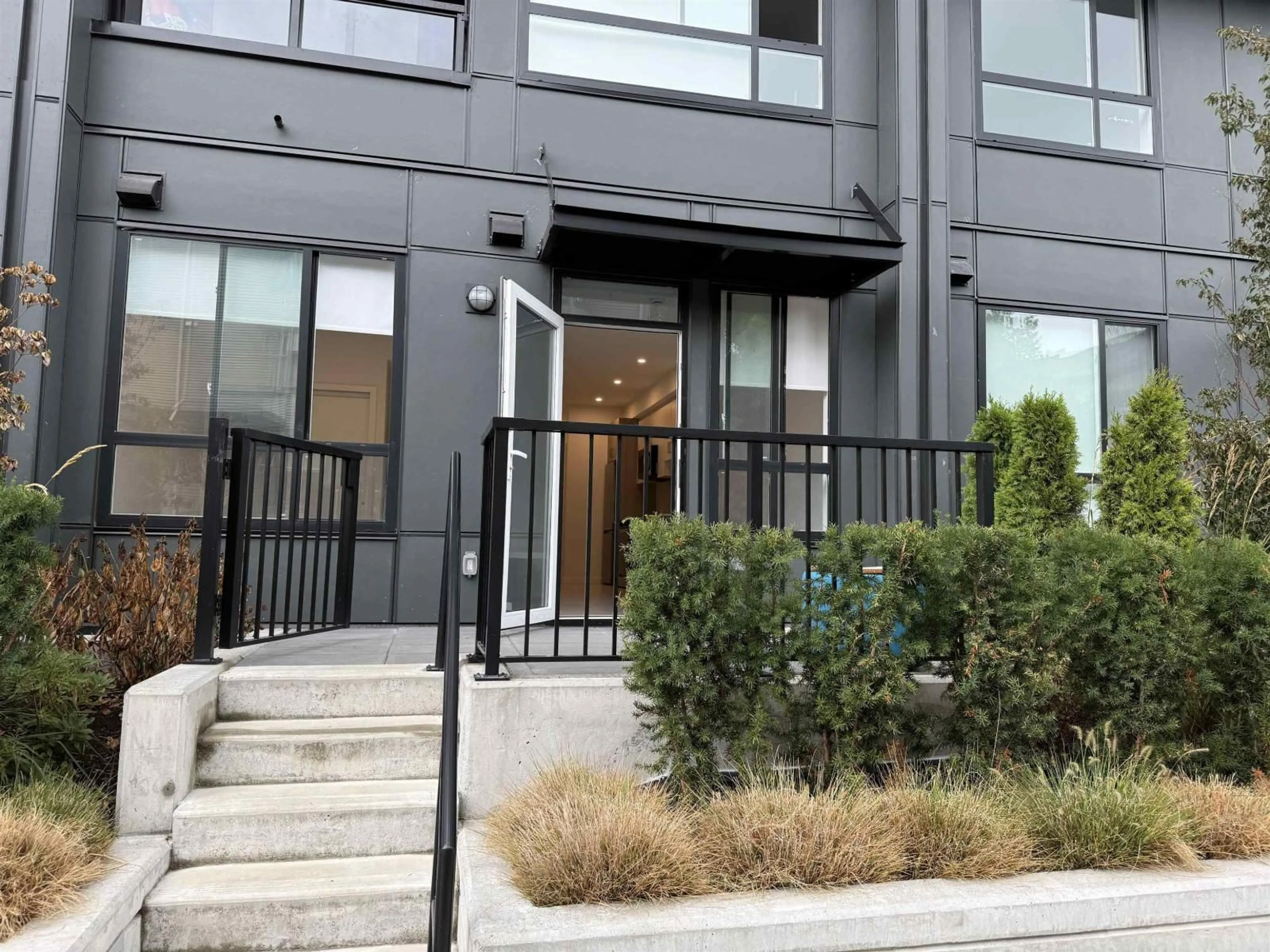 Unknown for W111 - 13838 108 AVENUE, Surrey British Columbia V3T0T8