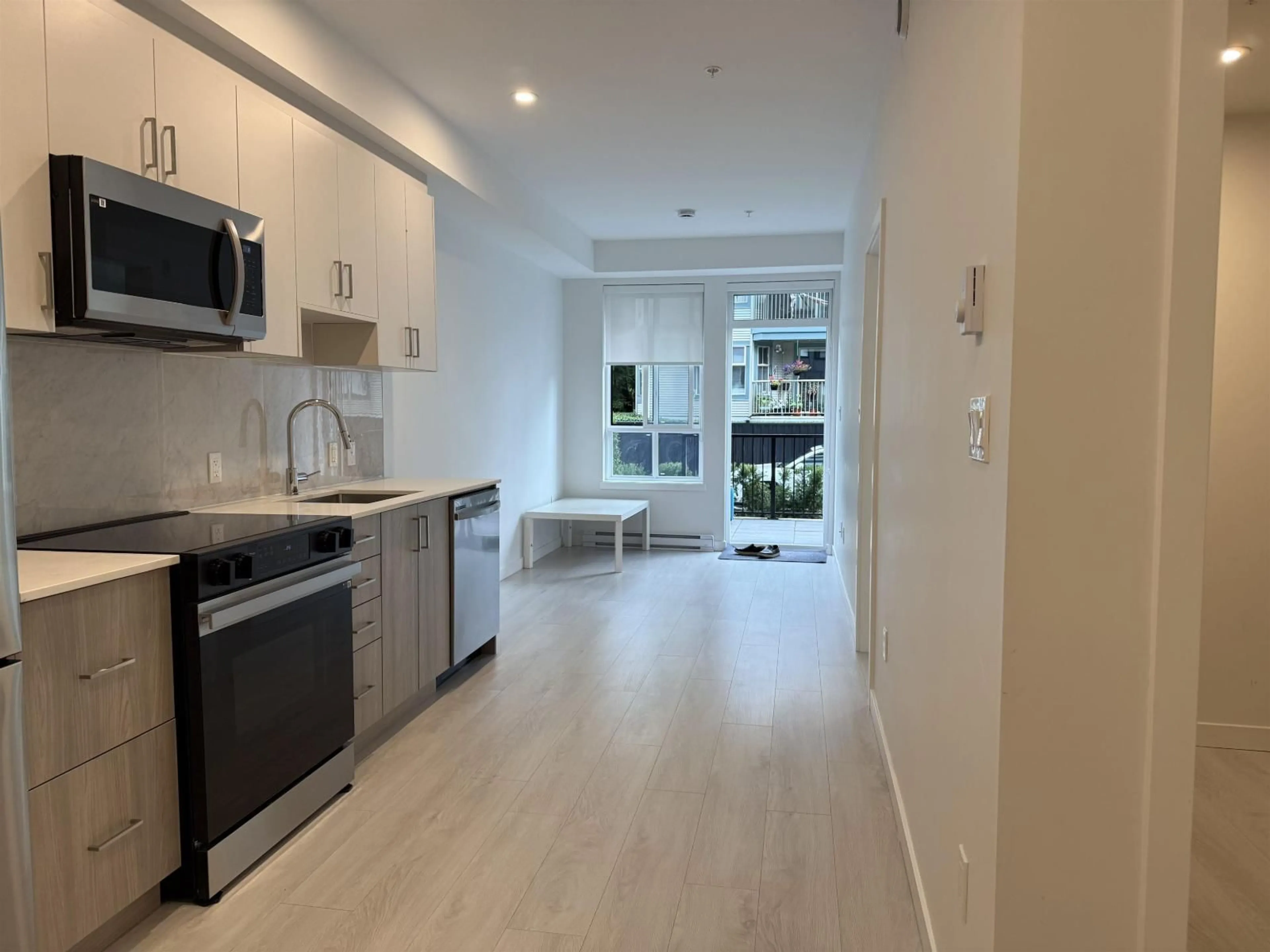 Open concept kitchen, unknown for W111 - 13838 108 AVENUE, Surrey British Columbia V3T0T8