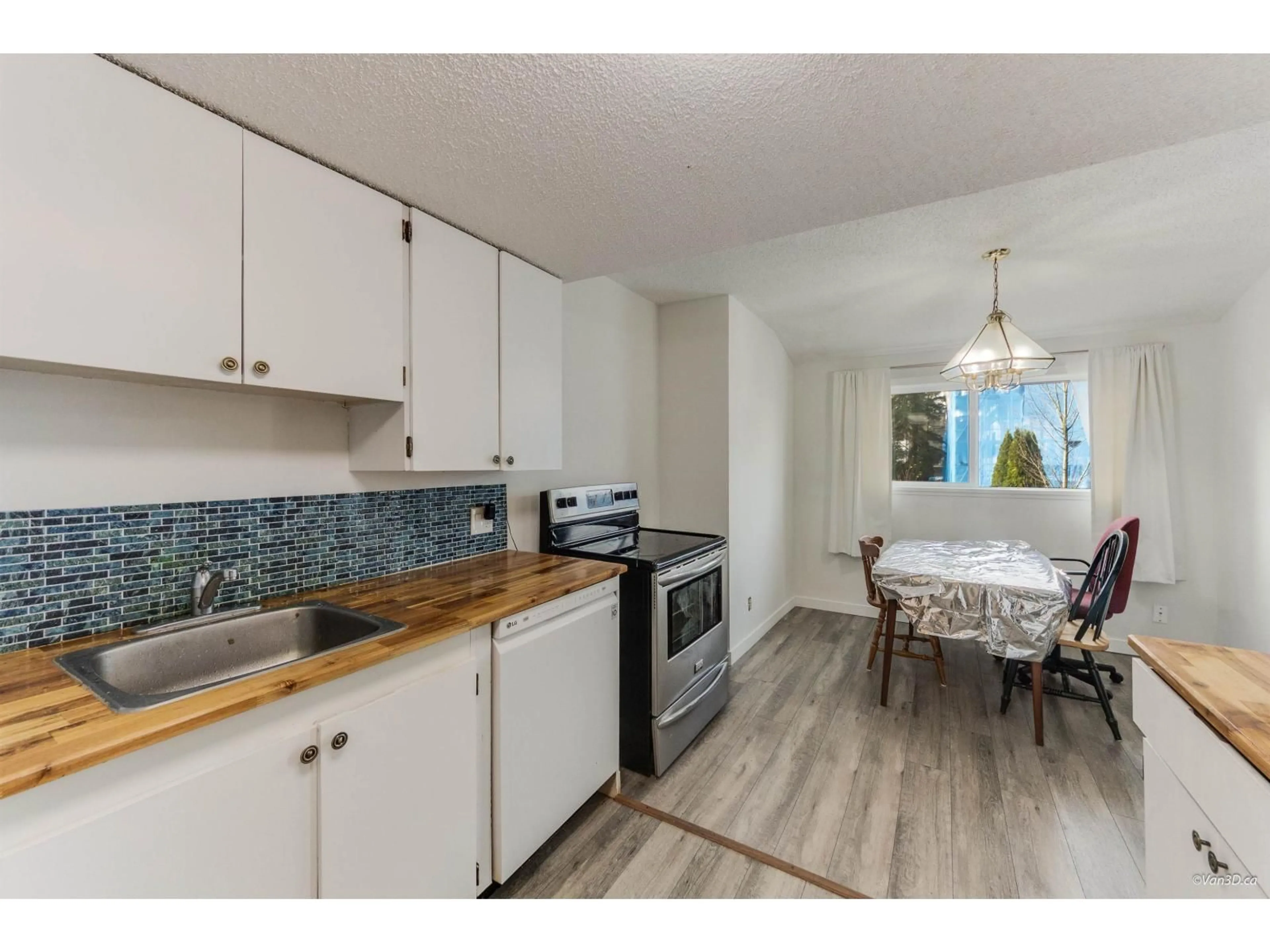 Standard kitchen, unknown for 203 - 7162 133A STREET, Surrey British Columbia V3W7Z9