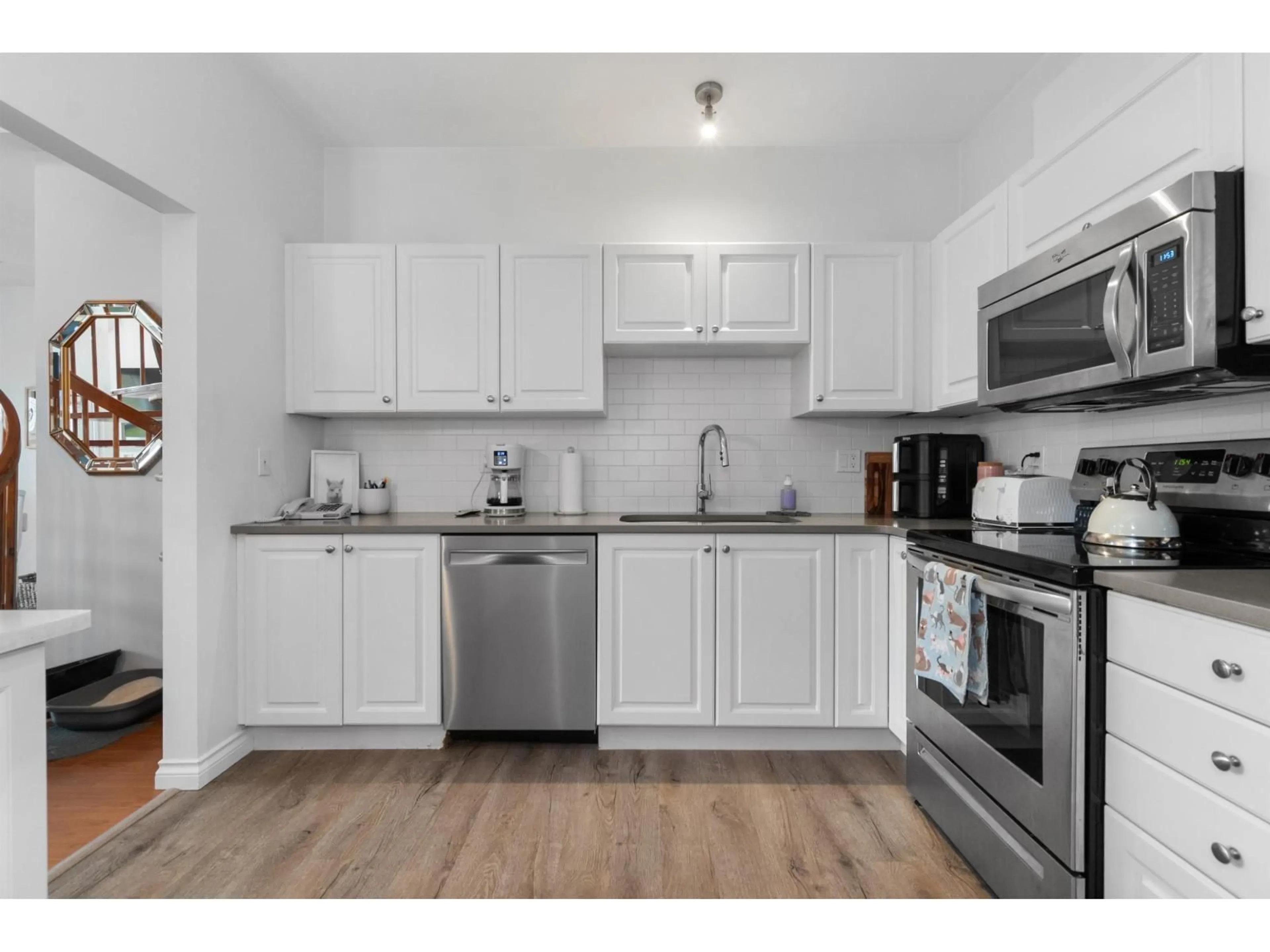 Standard kitchen, unknown for 306 - 34101 OLD YALE ROAD, Abbotsford British Columbia V2S2K4
