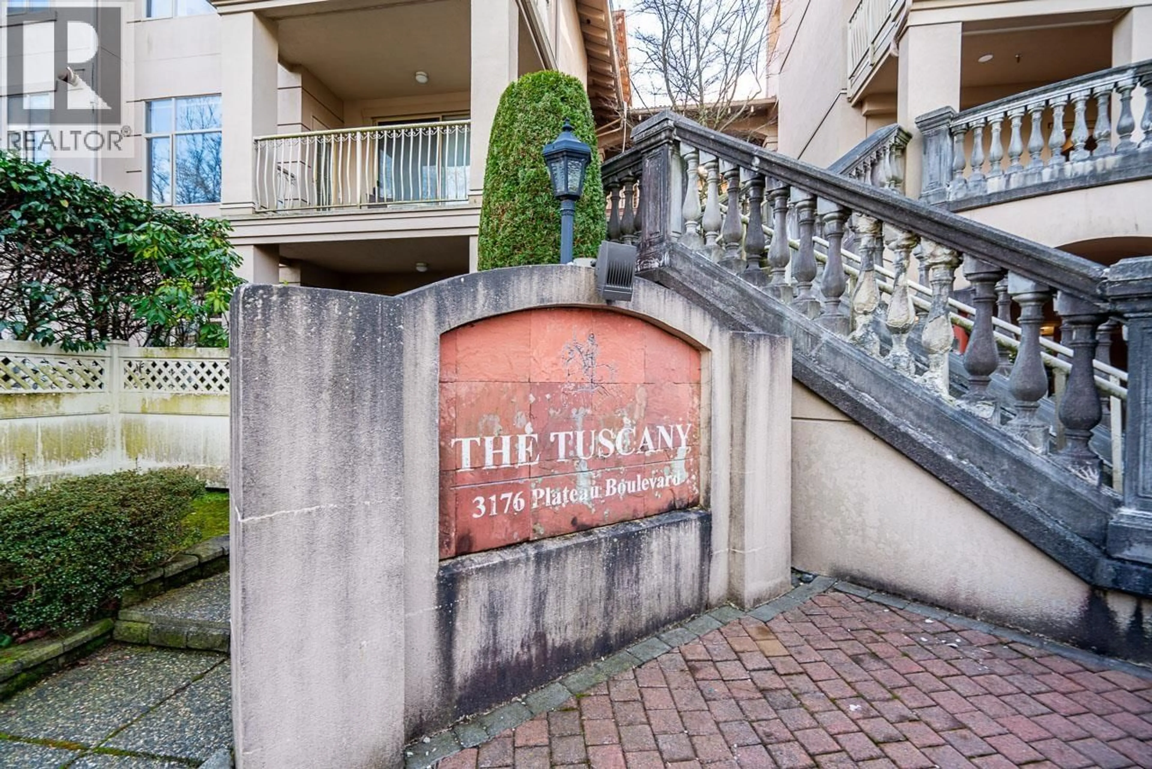 Indoor entryway for 408 - 3176 PLATEAU BOULEVARD, Coquitlam British Columbia V3E3J2