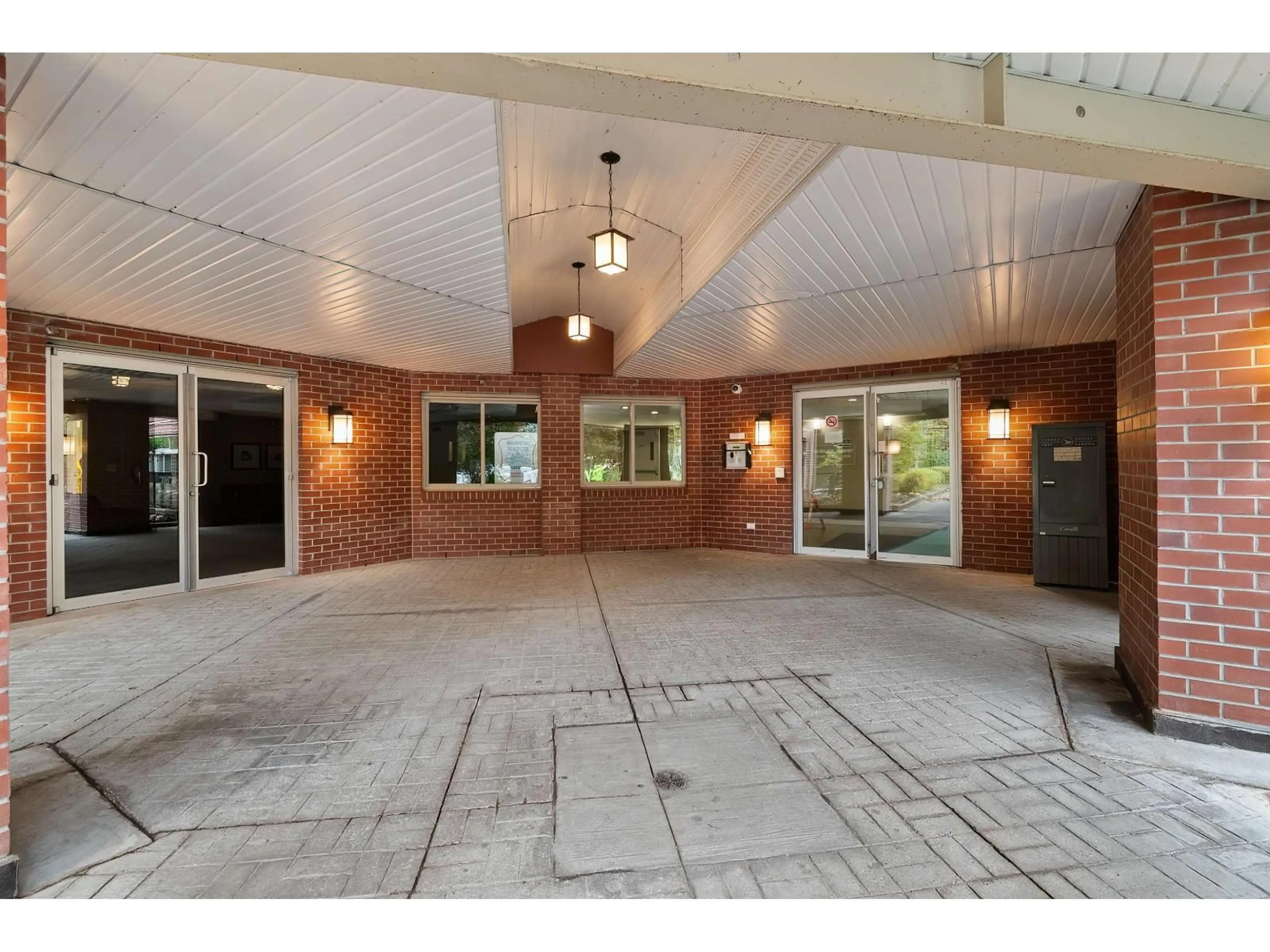 Indoor foyer for 116 - 2233 MCKENZIE ROAD, Abbotsford British Columbia V2S4A1