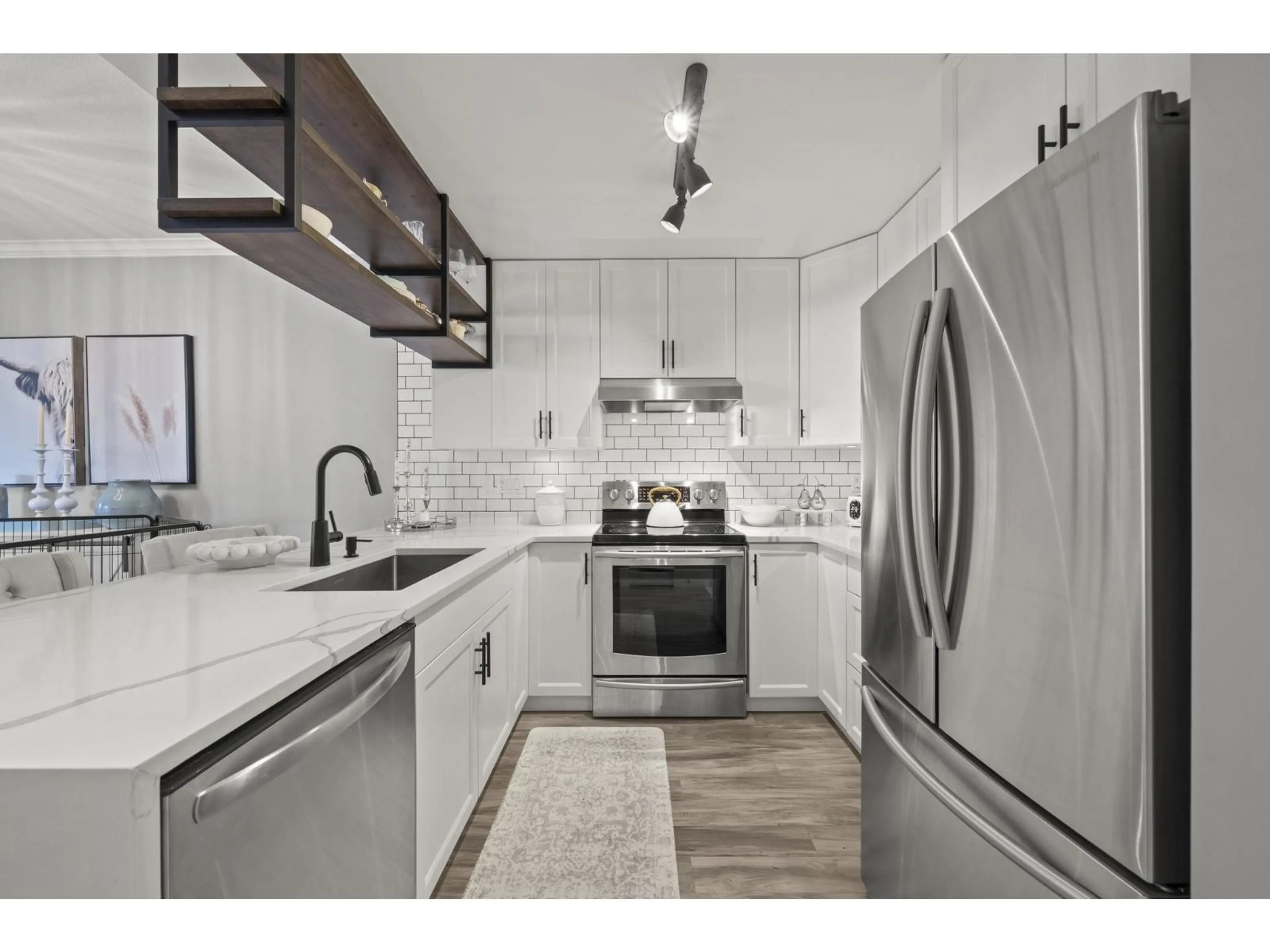 Open concept kitchen, ceramic/tile floor for 308 - 15368 16A AVENUE, Surrey British Columbia V4A1S9