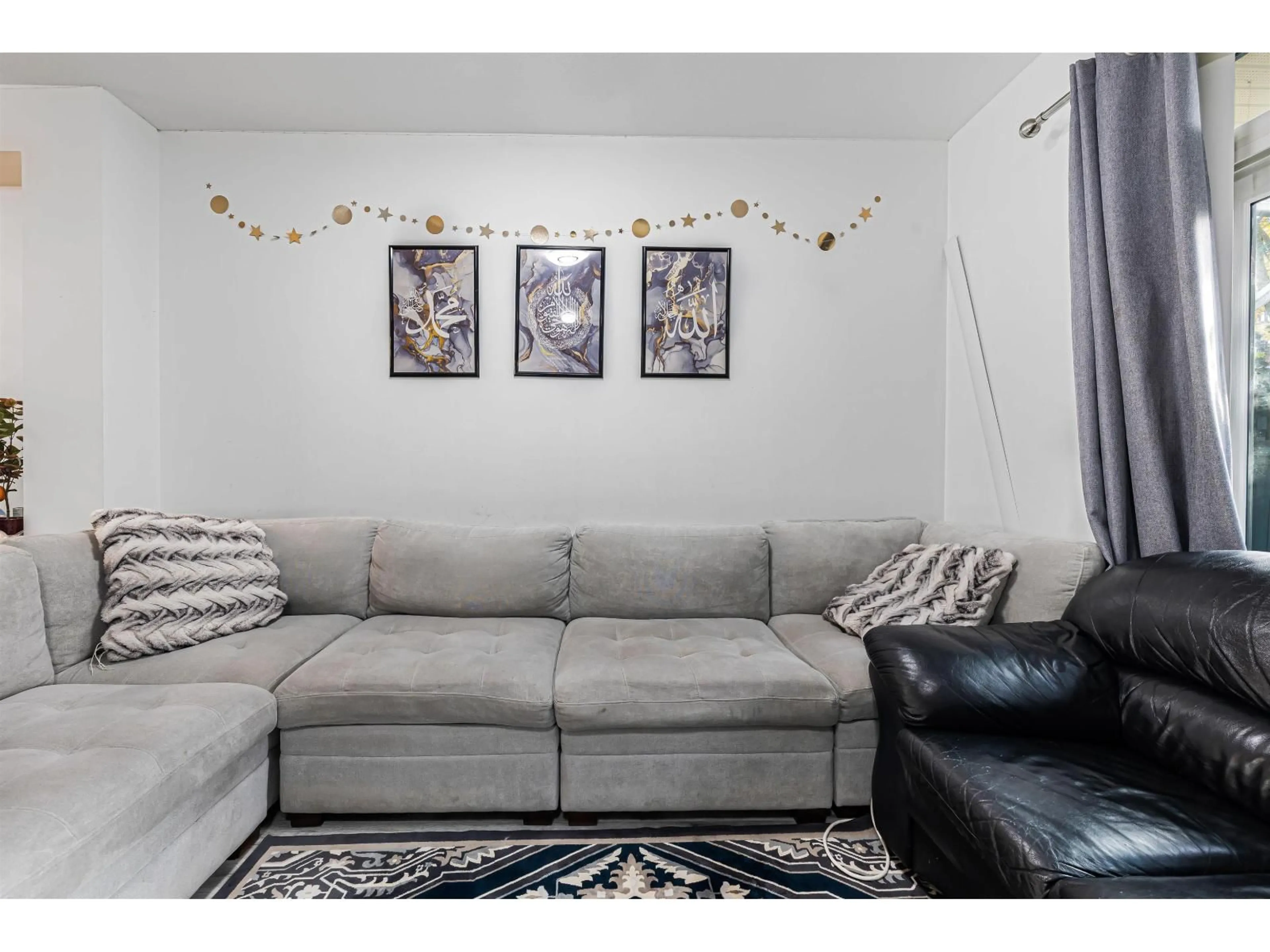 Living room with furniture, unknown for 50 - 6123 138 STREET, Surrey British Columbia V3X1E8