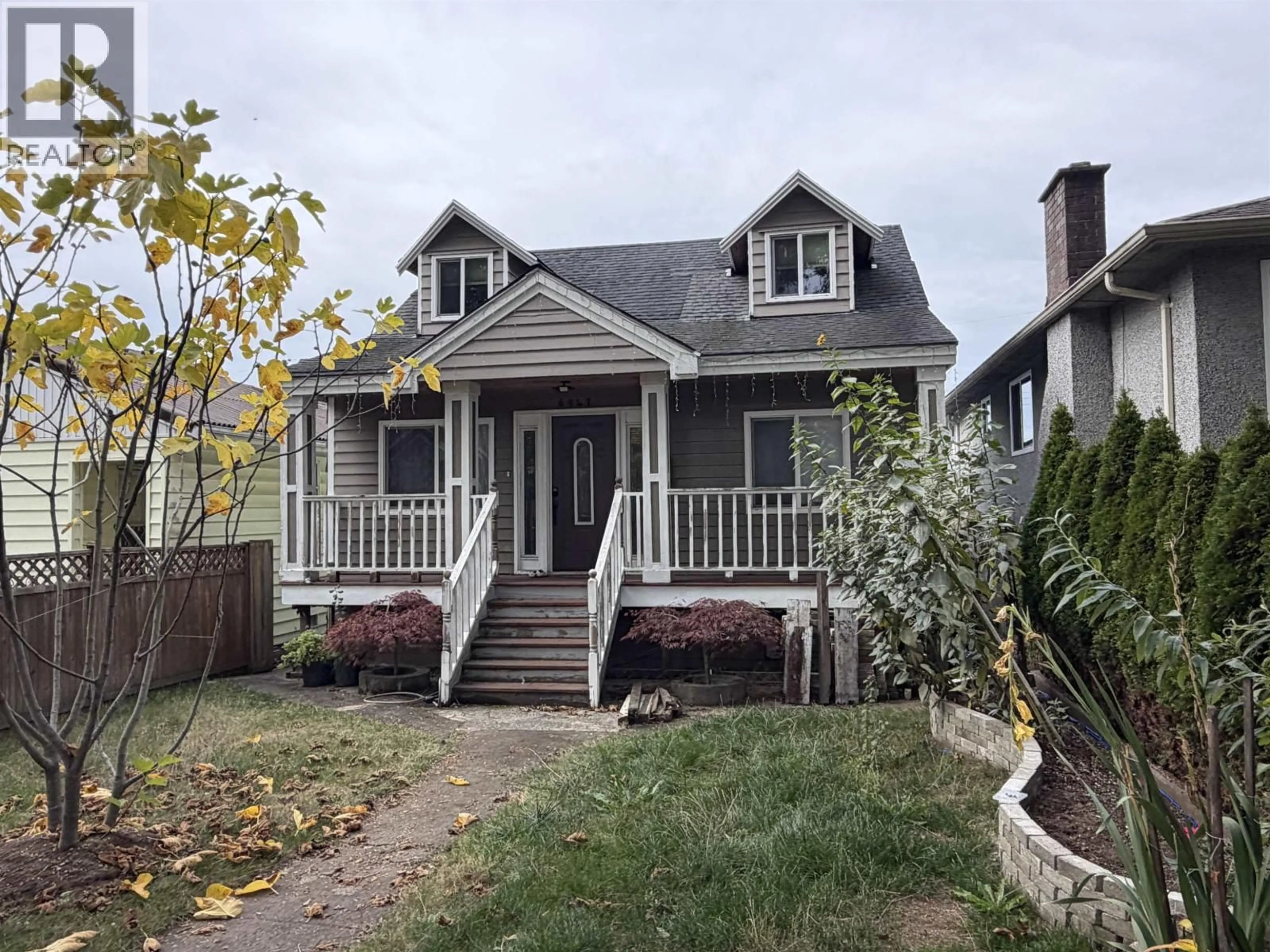 Home with vinyl exterior material, street for 6947 BEATRICE STREET, Vancouver British Columbia V5P3R6