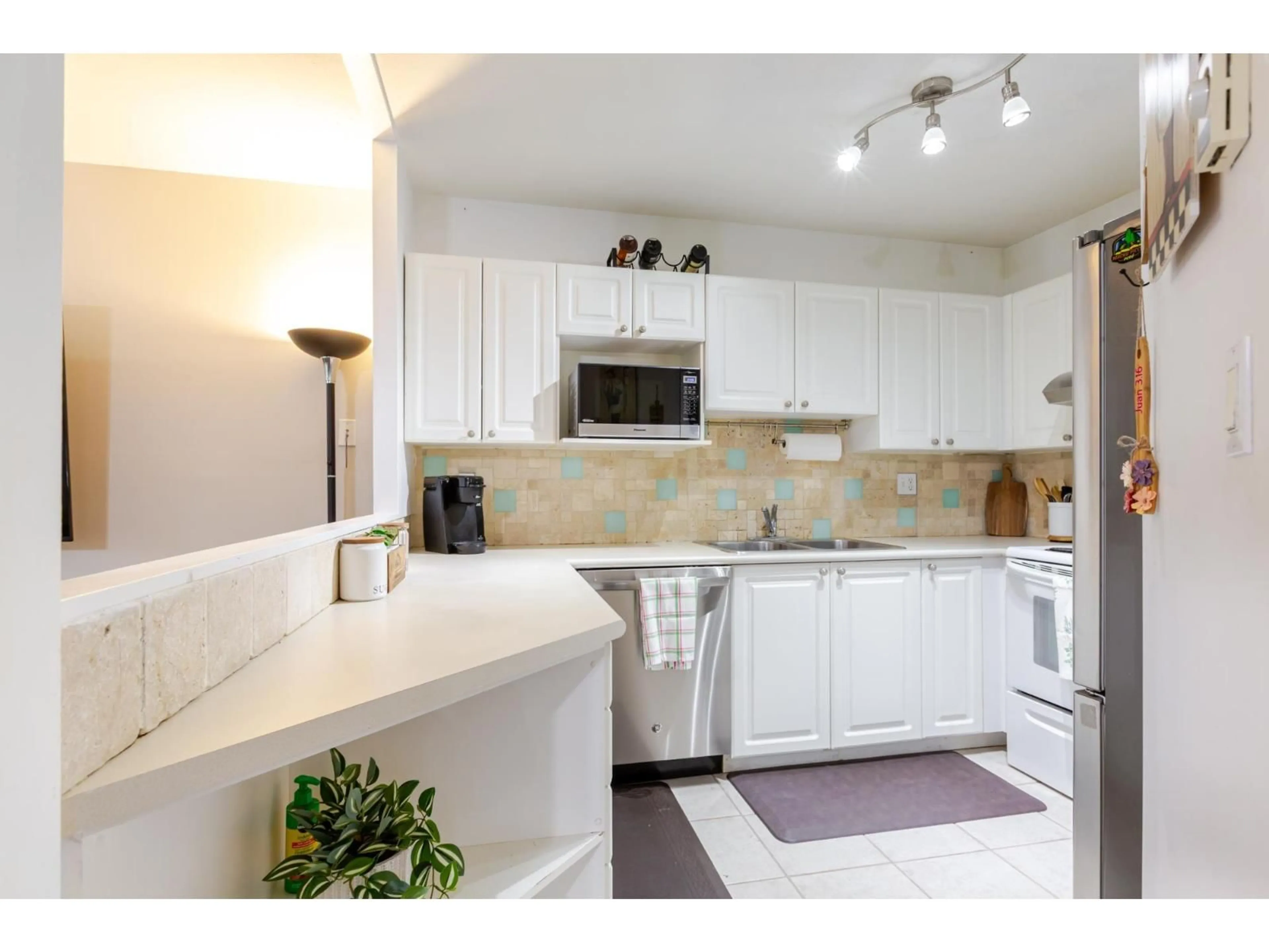 Standard kitchen, ceramic/tile floor for 3 - 13660 84 AVENUE, Surrey British Columbia V3W0T6