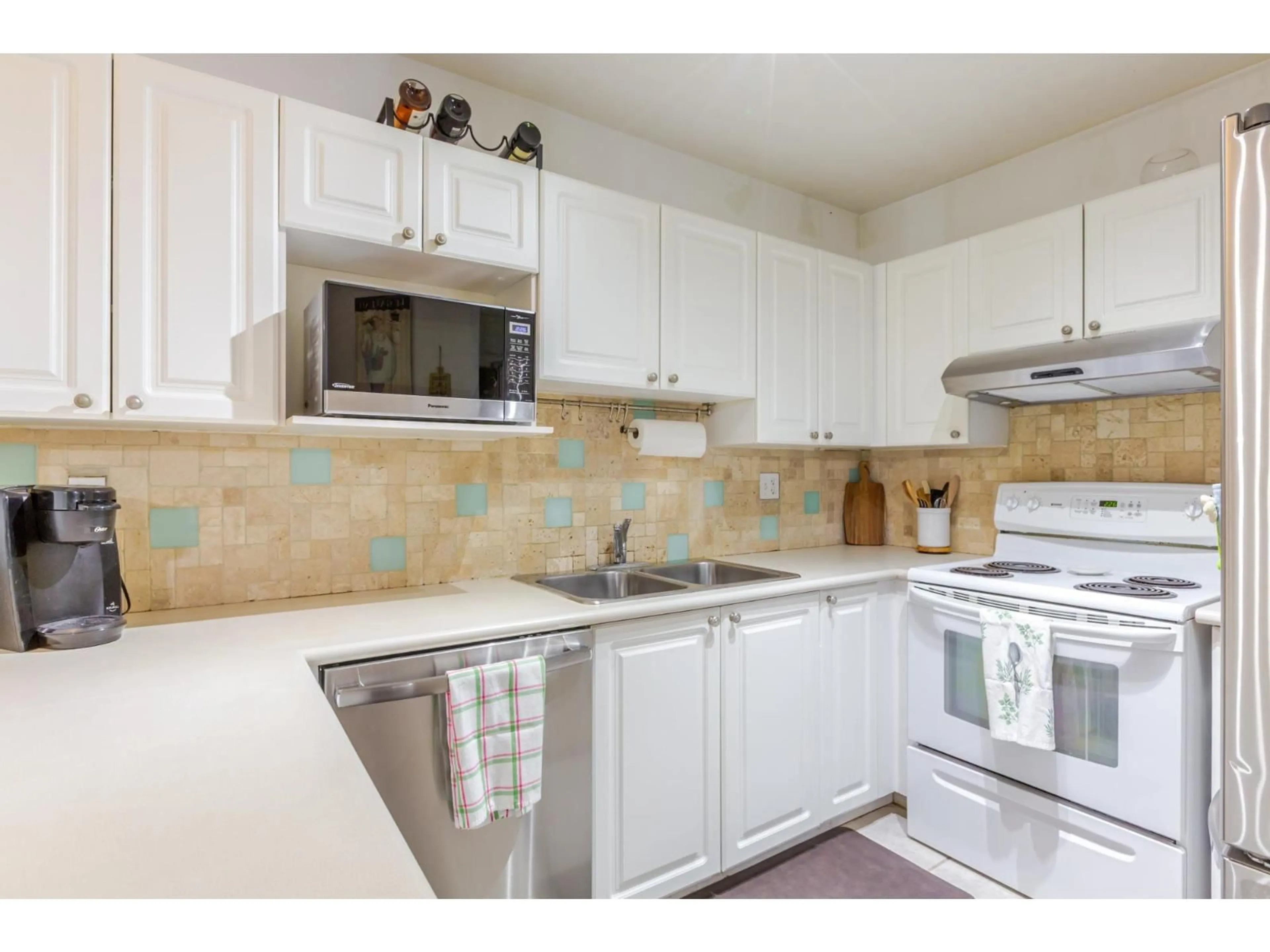 Standard kitchen, unknown for 3 - 13660 84 AVENUE, Surrey British Columbia V3W0T6